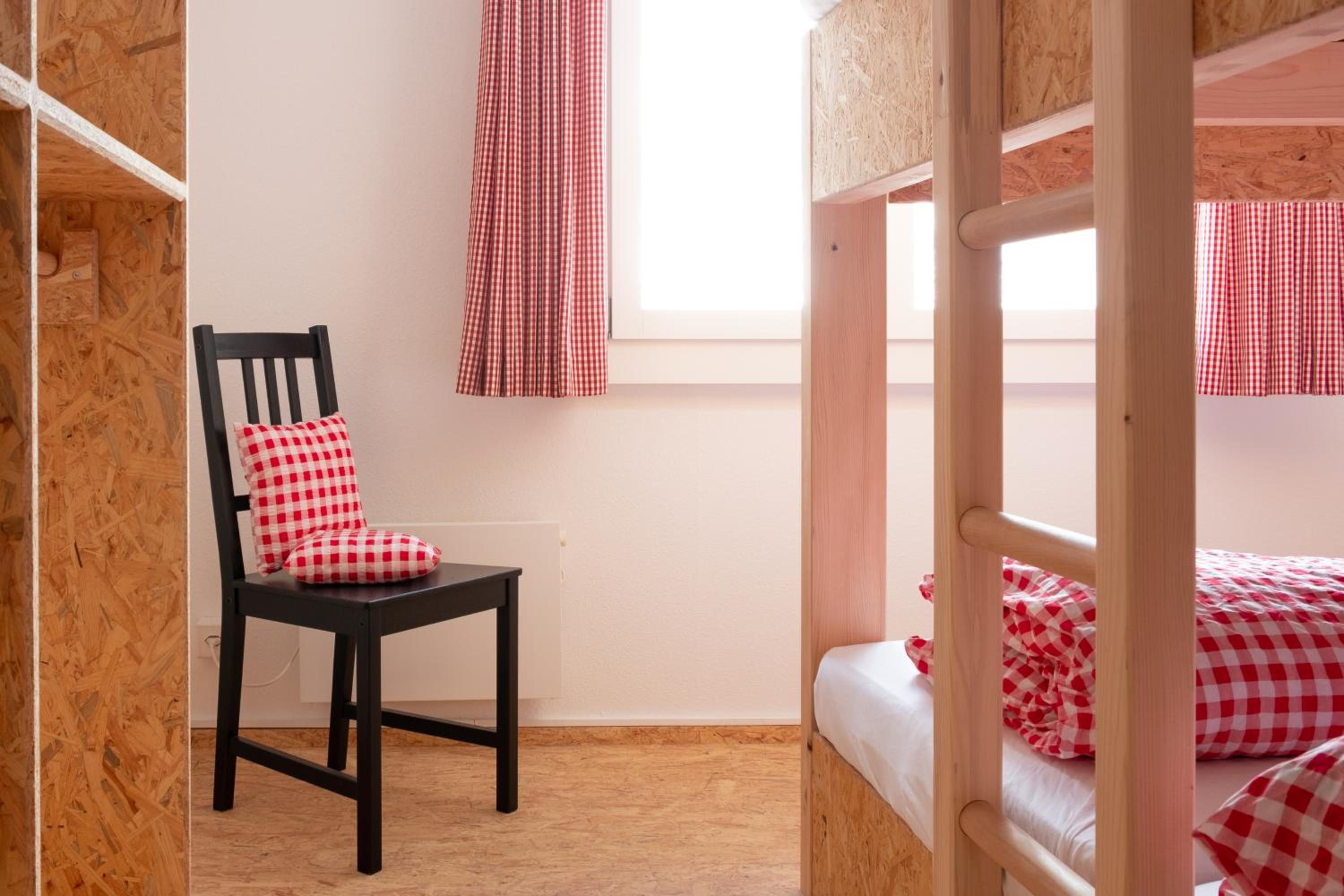 6-Bed Mixed Dormitory Room photo 2