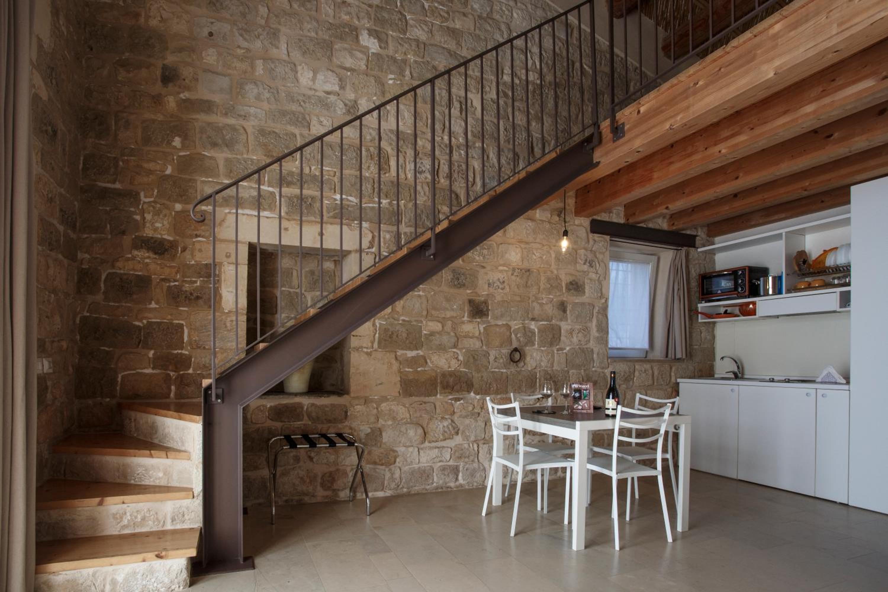 Apartment - Split Level photo 3