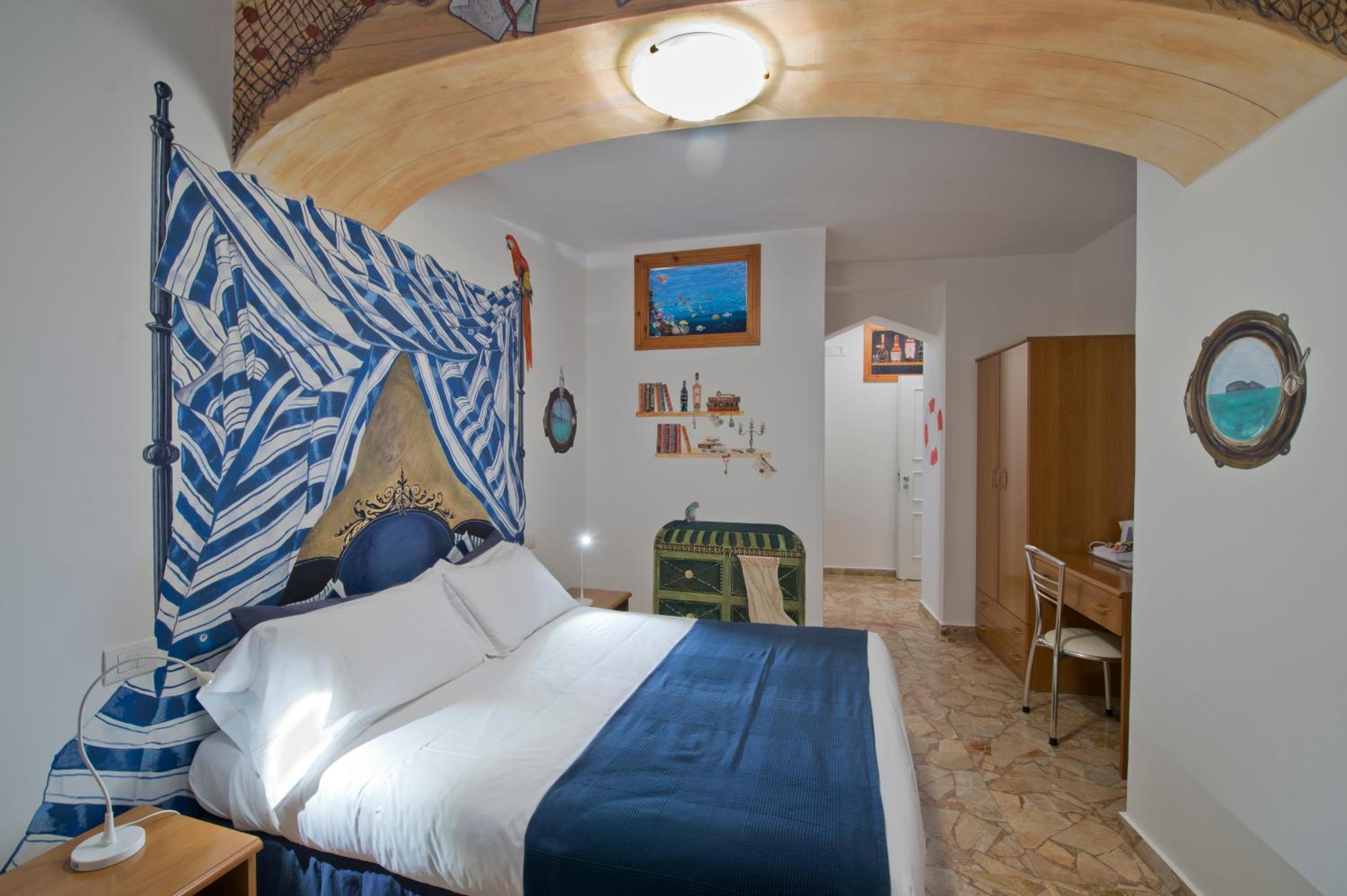 Standard Double Room - Photo 9