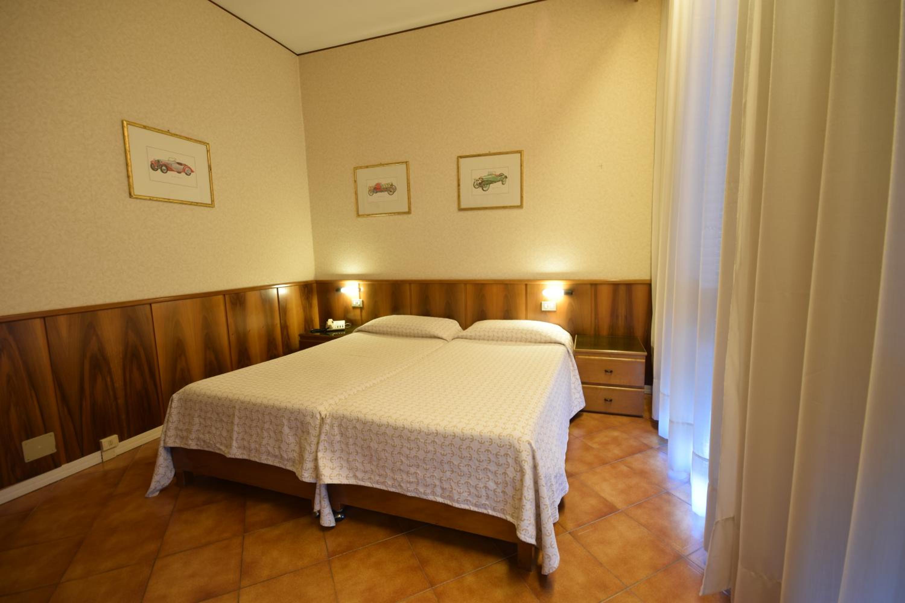 Twin Room - Photo 5