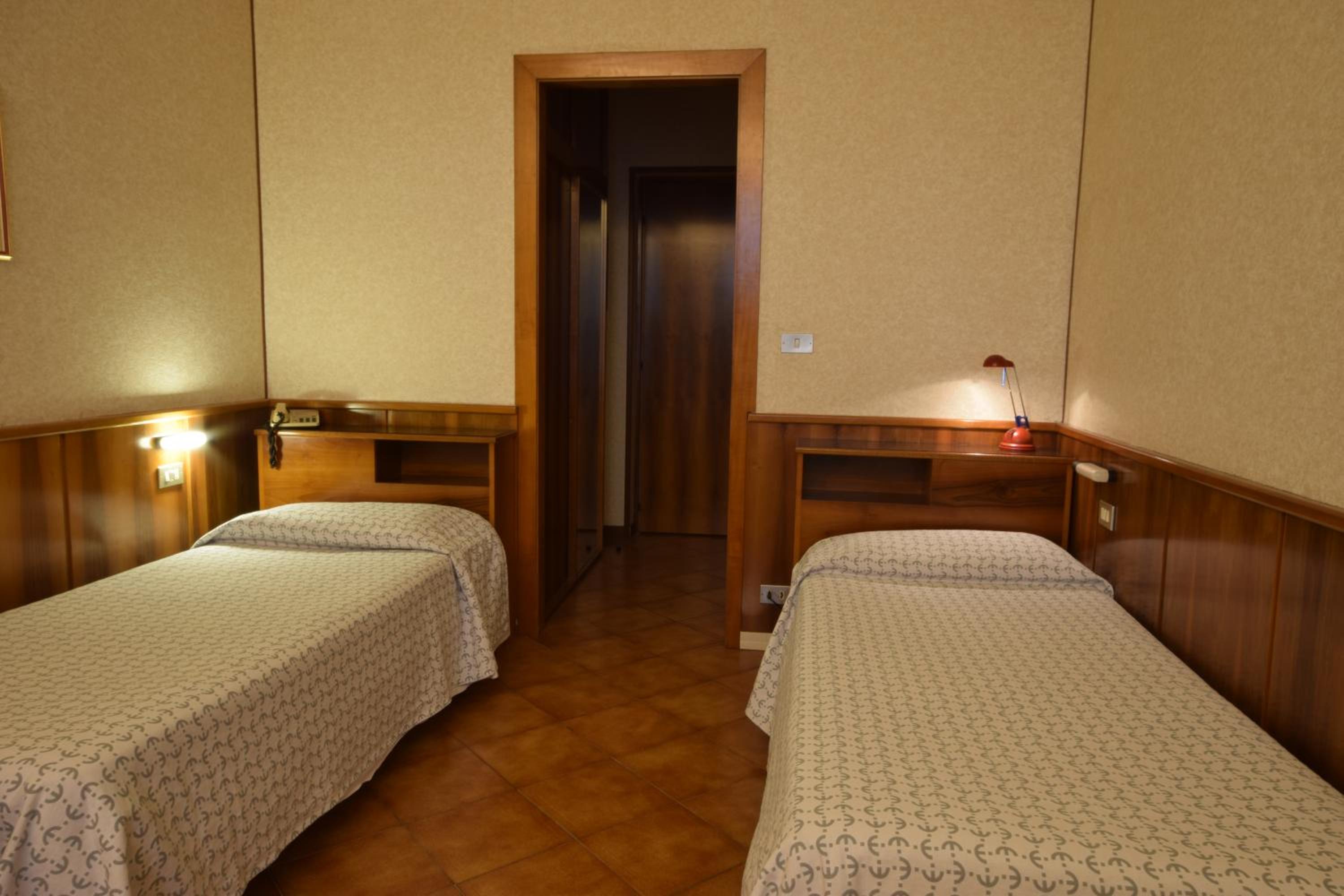 Twin Room - Photo 1