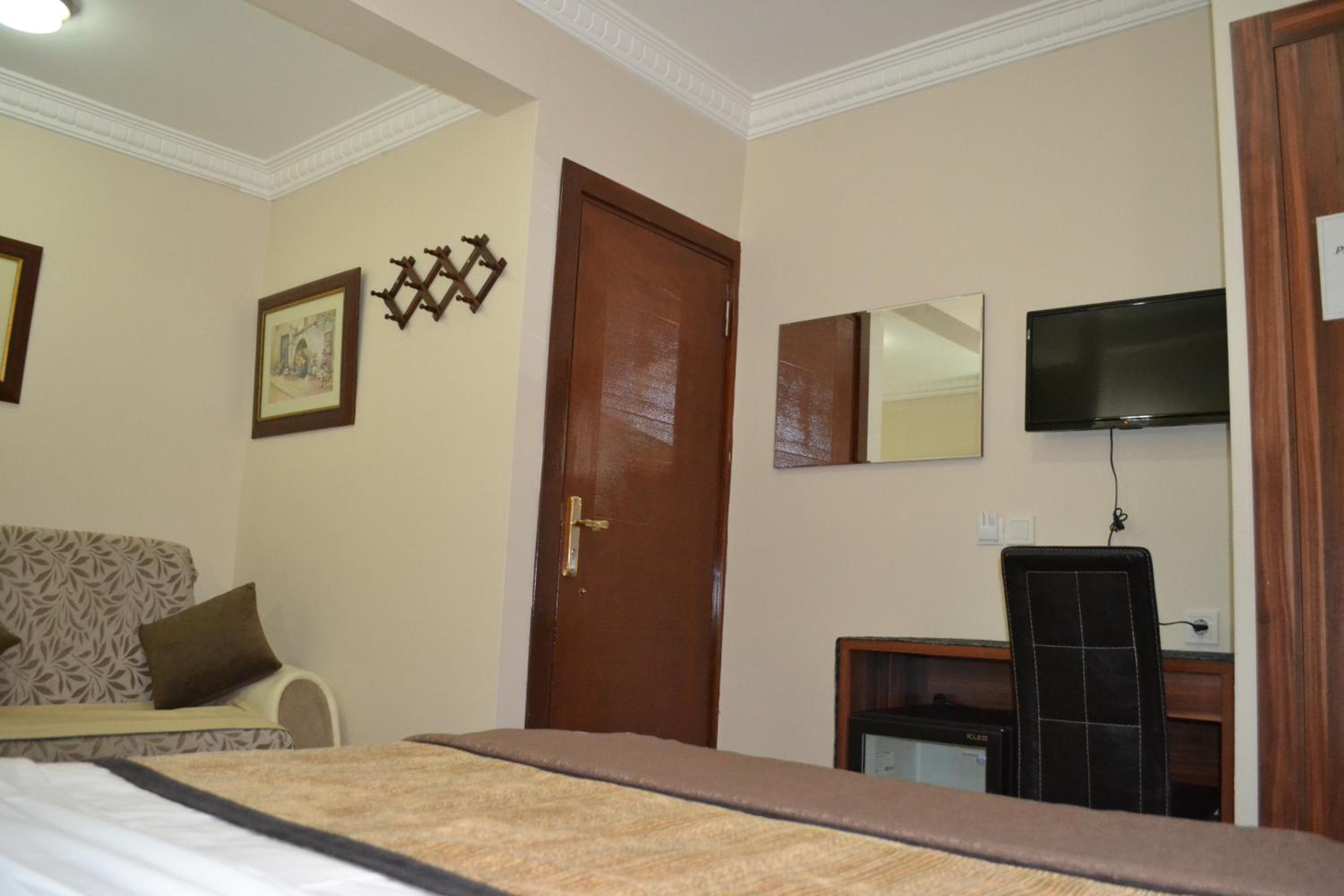 Deluxe Family Room photo 1