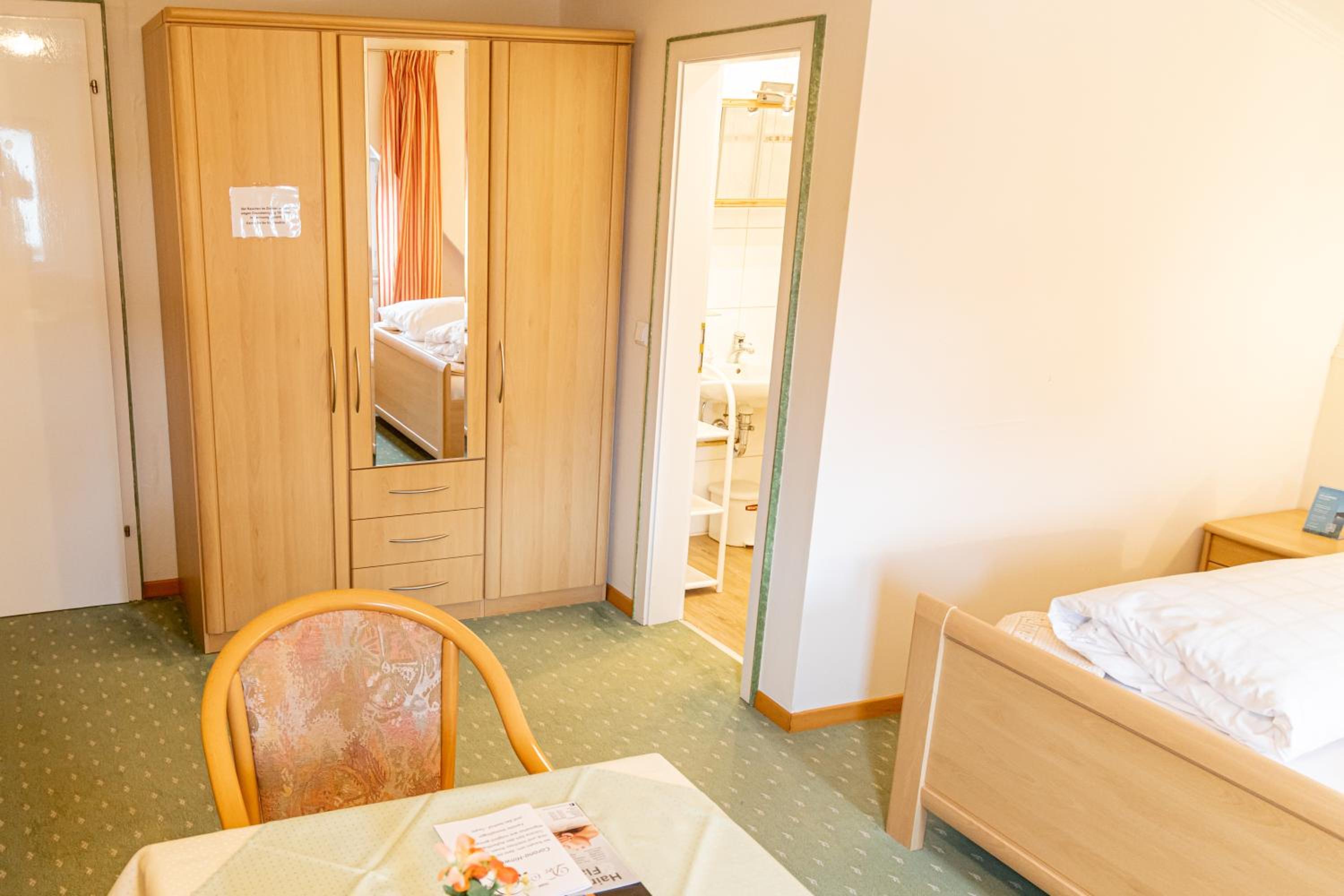 Budget Double Room photo 2