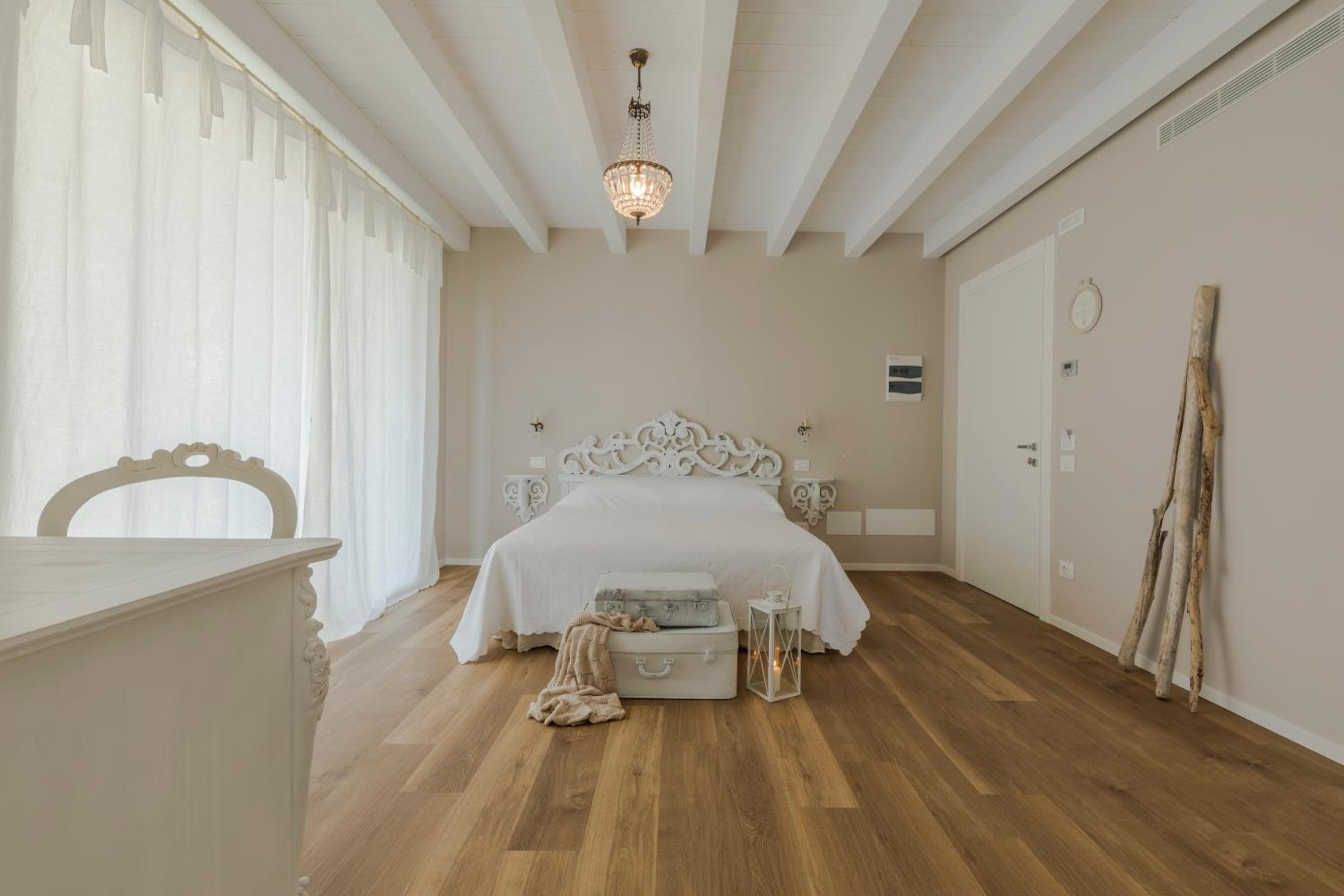 Suite with Pool View - Photo 2