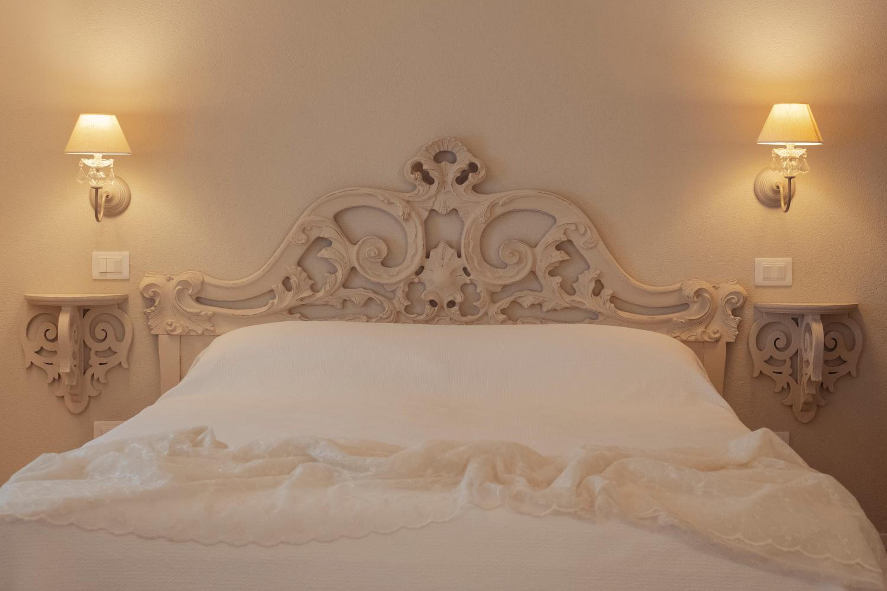 Double Room with Private Bathroom - Photo 11
