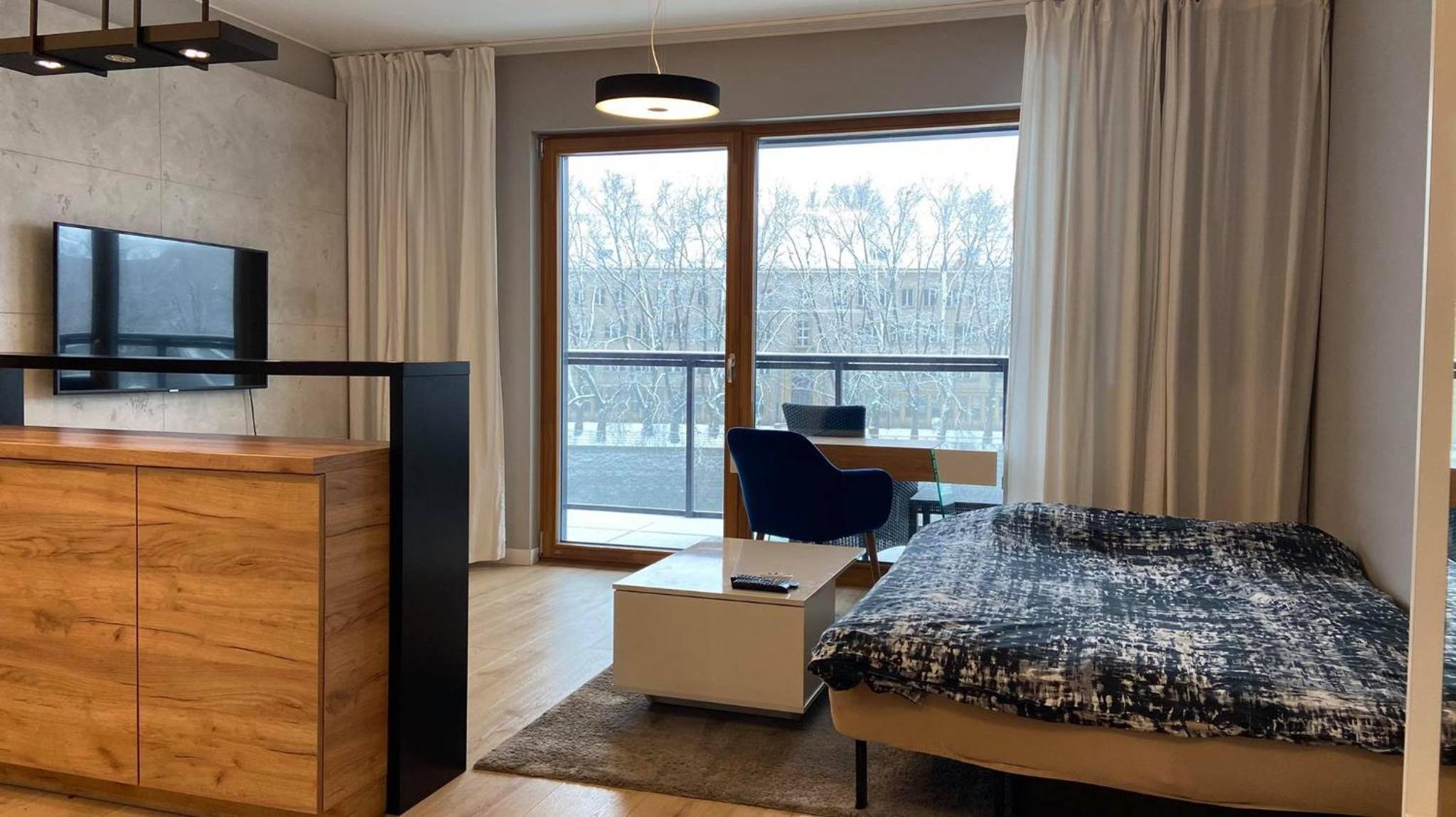 Studio Apartment - Photo 1