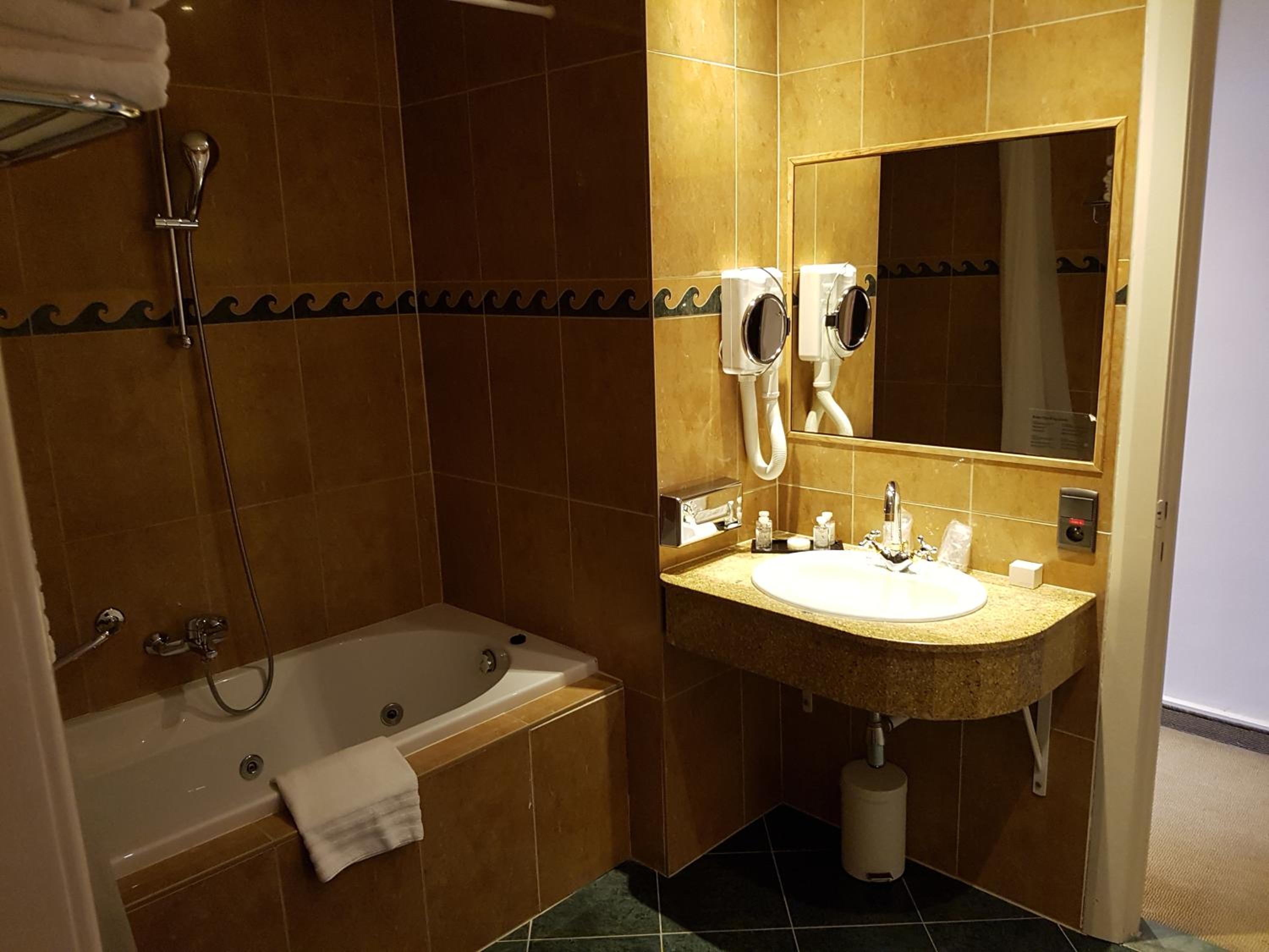 Comfort Triple Room with Sea View - Photo 2