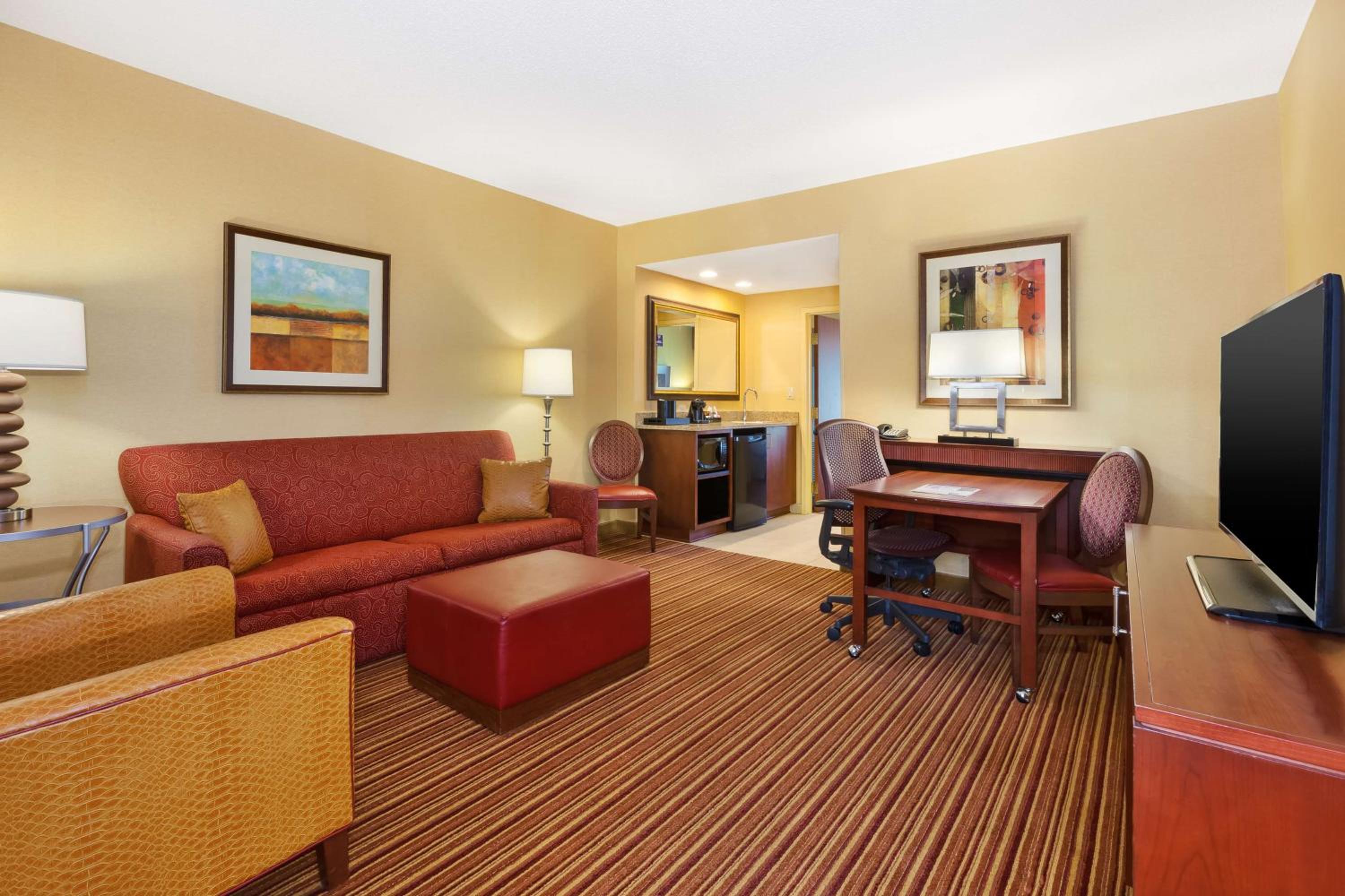 Suite with Two Queen Beds - Mobility and Hearing Access/Non-Smoking photo 2