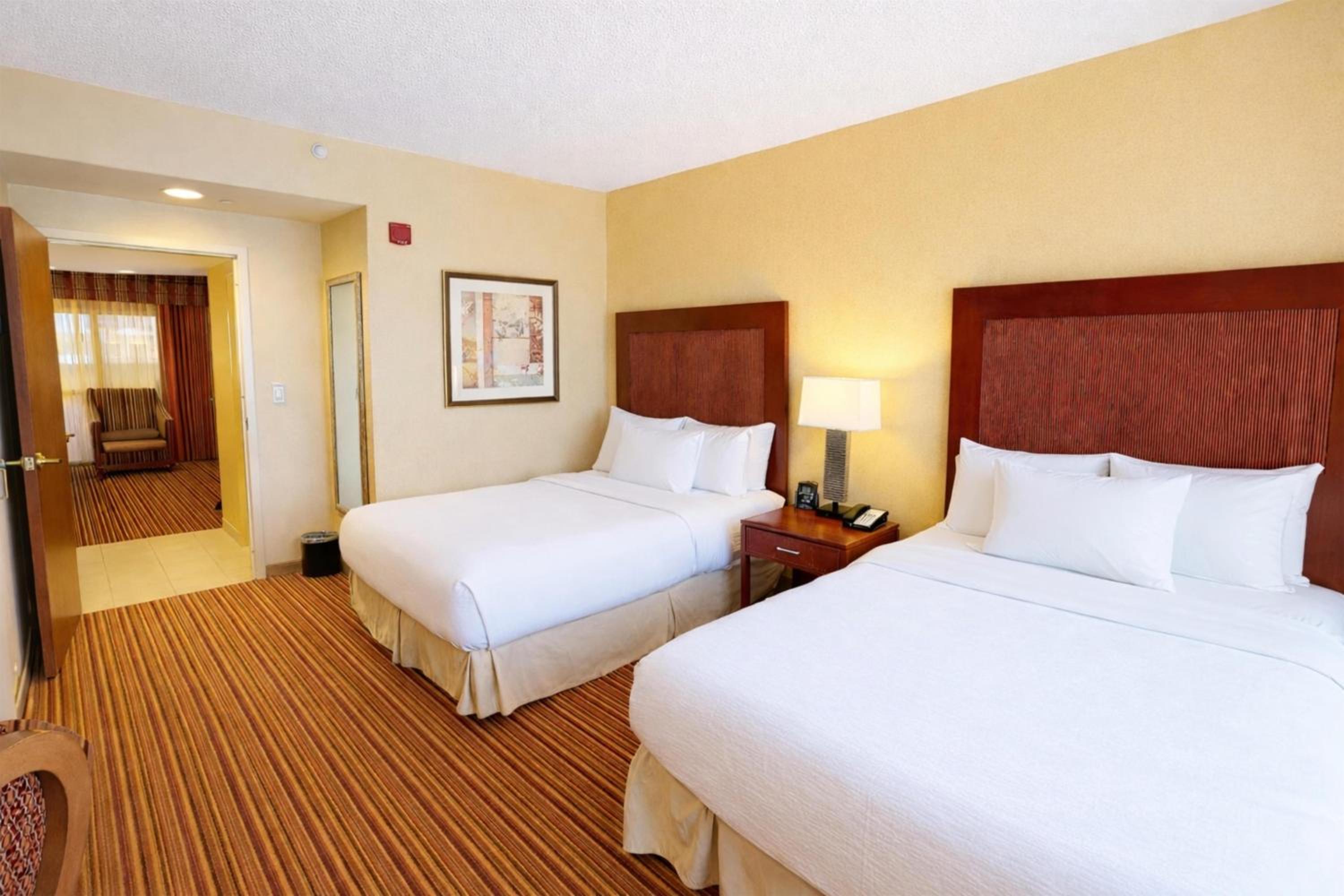 Suite with Two Queen Beds - Mobility and Hearing Access/Non-Smoking photo 3
