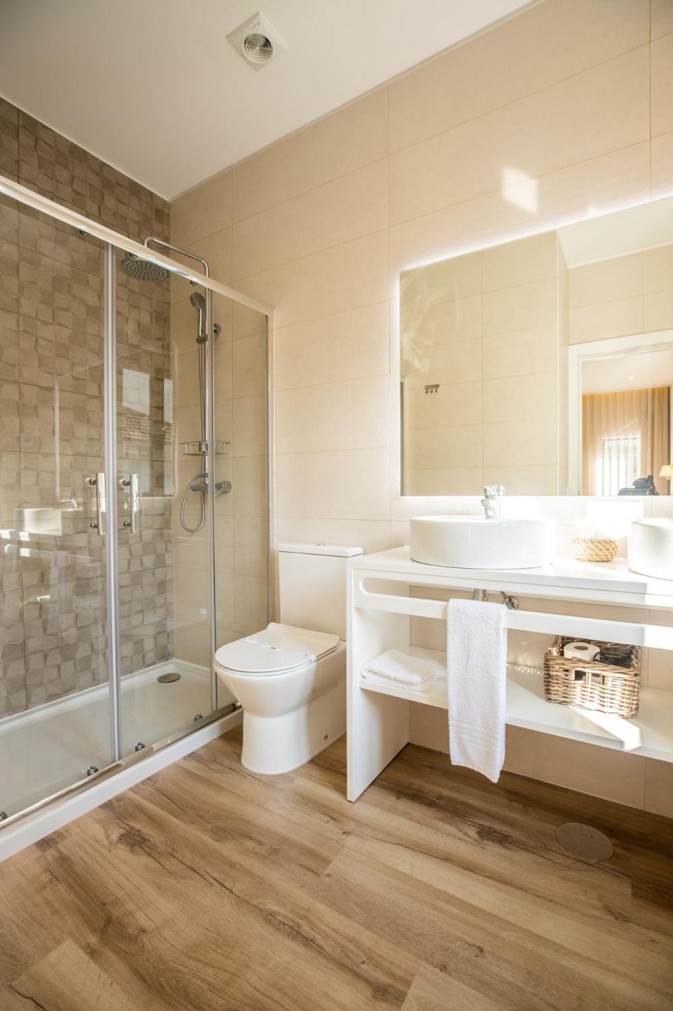 Double Room - Photo 15