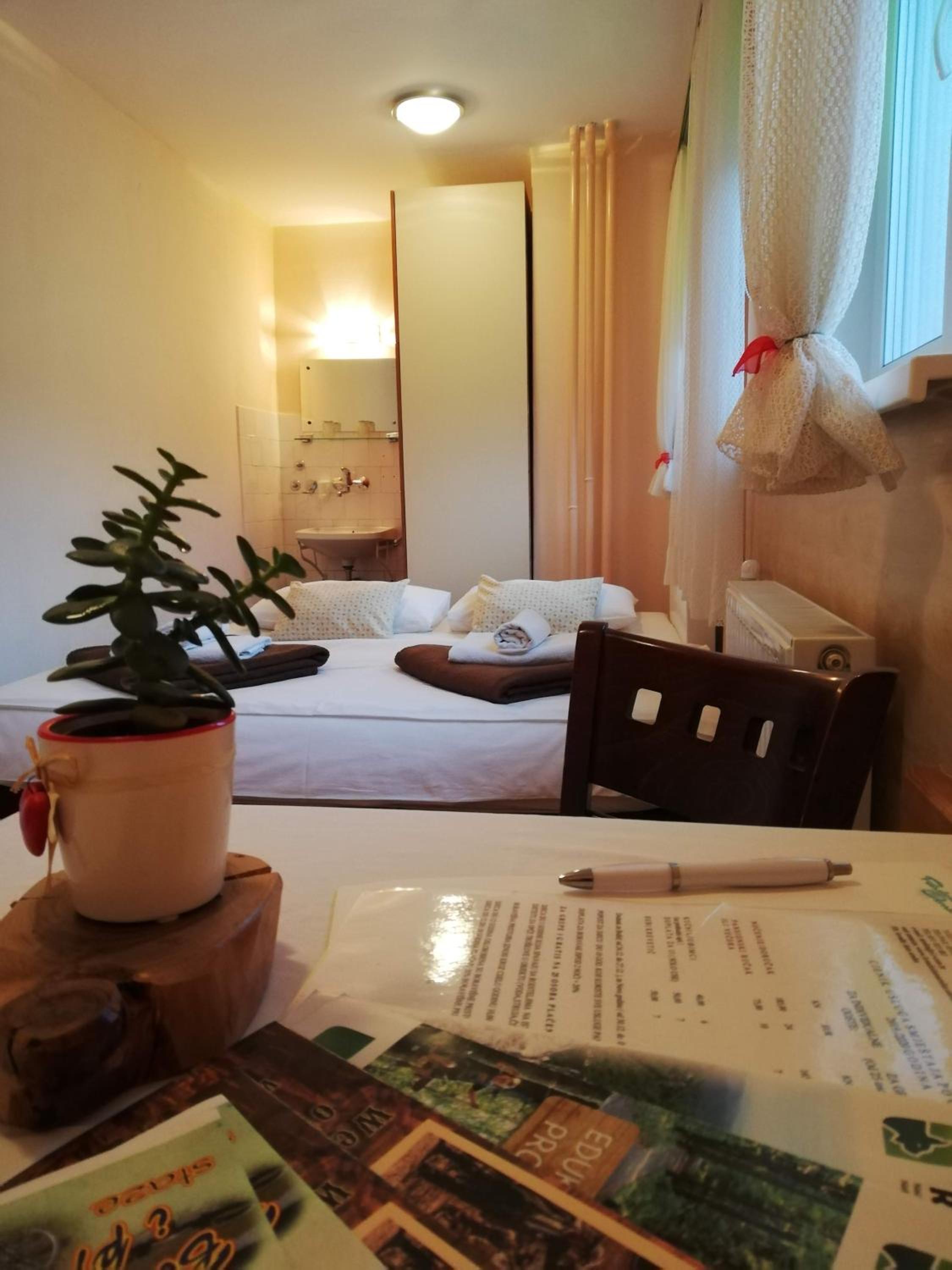 Double or Twin Room with Shared Bathroom photo 2