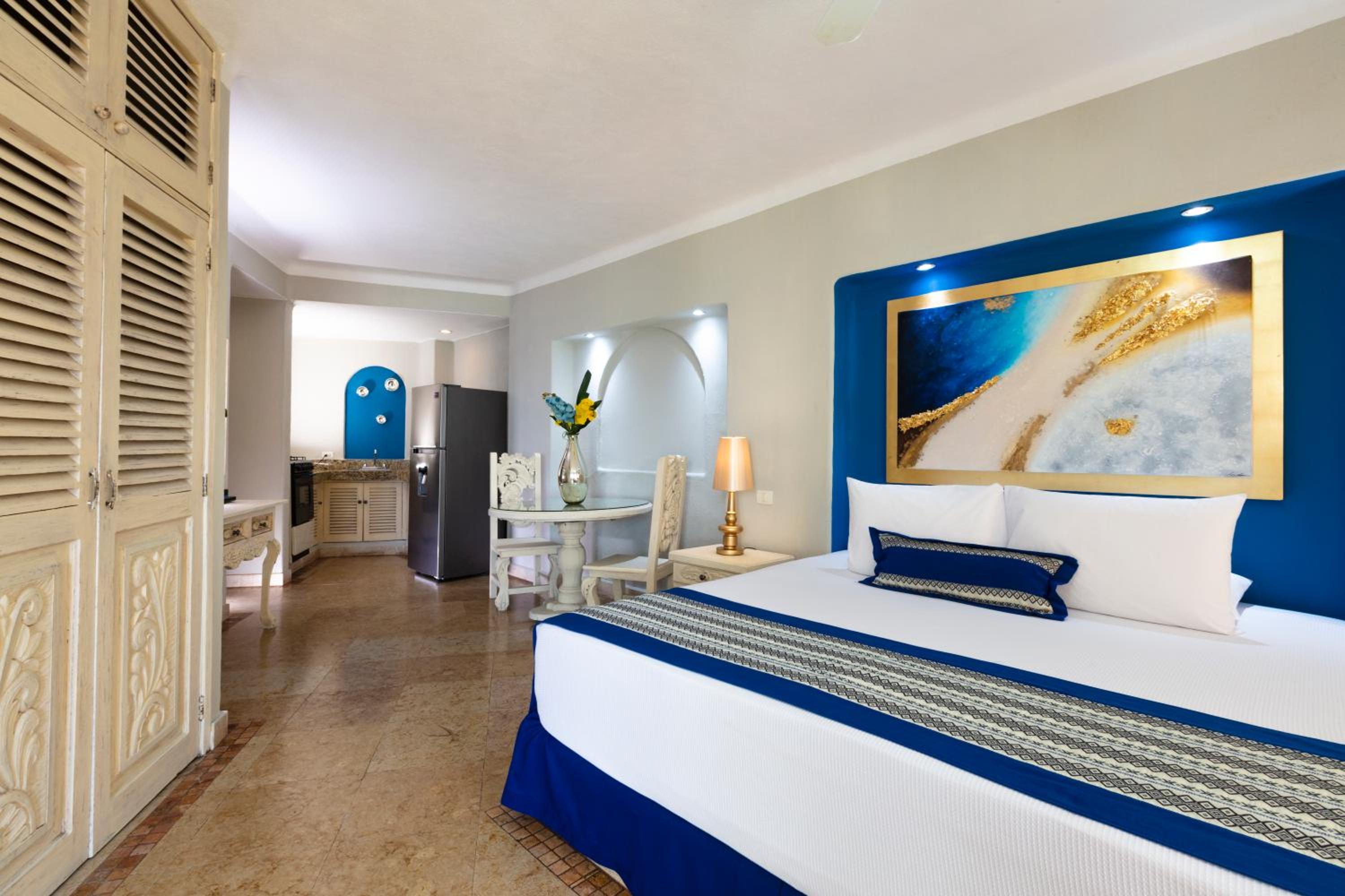 Breezy Blue Jr Suite King Bed - Photo 3