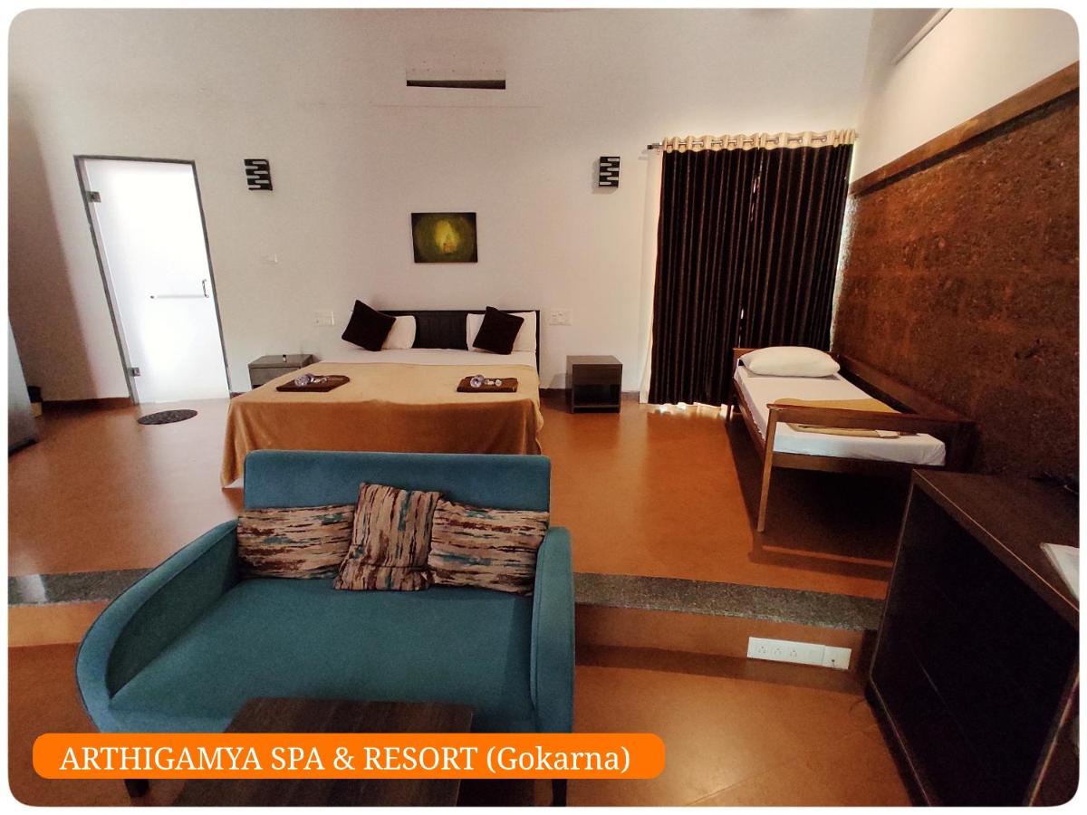 Deluxe Double Room (2 Adults + 1 Child) photo 2