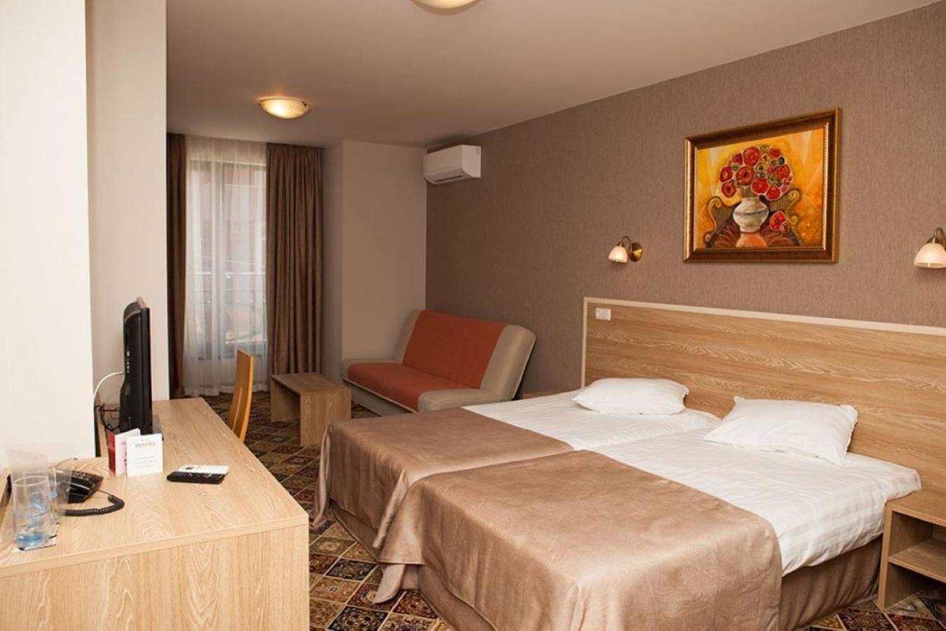 Deluxe Double Room with Extra Bed (3 Adults) - Photo 6