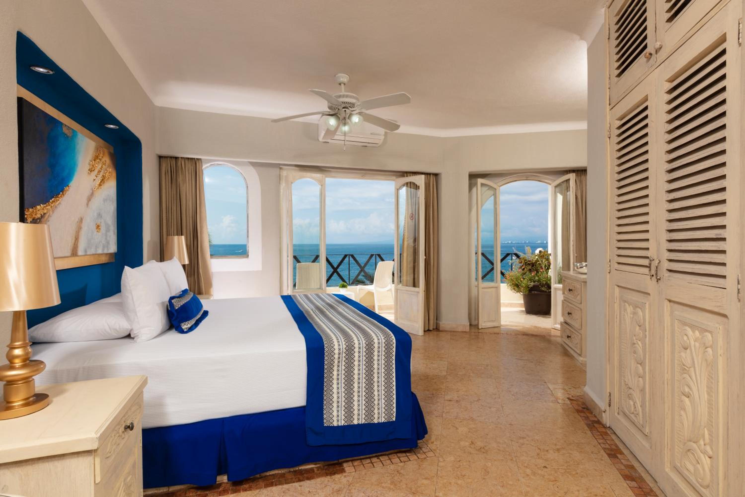 Breezy Blue Jr Suite King Bed - Photo 1
