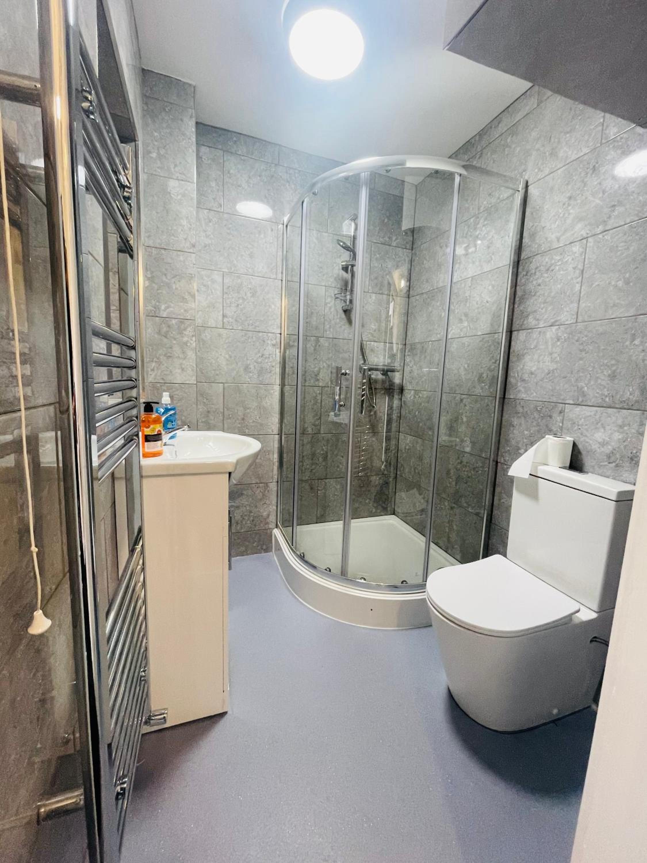 Twin Room with Private Bathroom photo 2