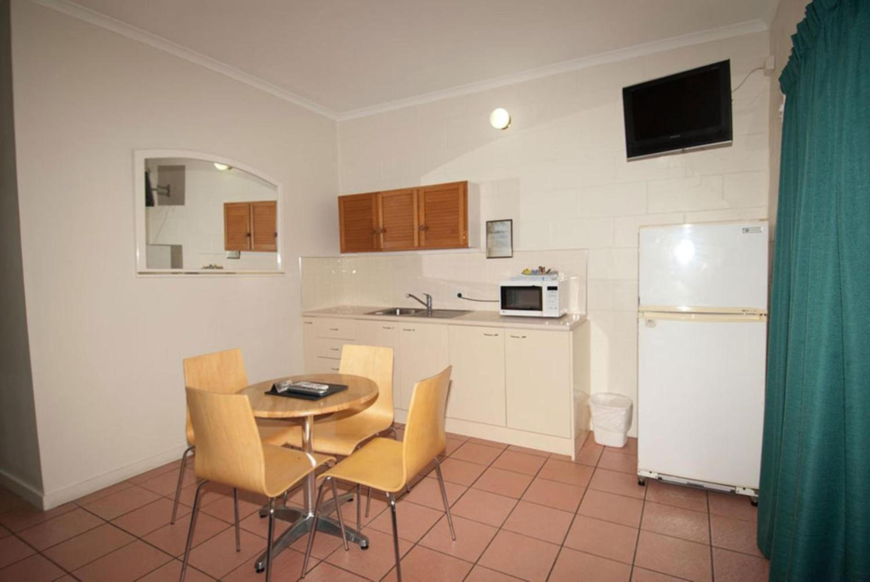 Family Room (2 Adults + 2 Children) - Photo 7