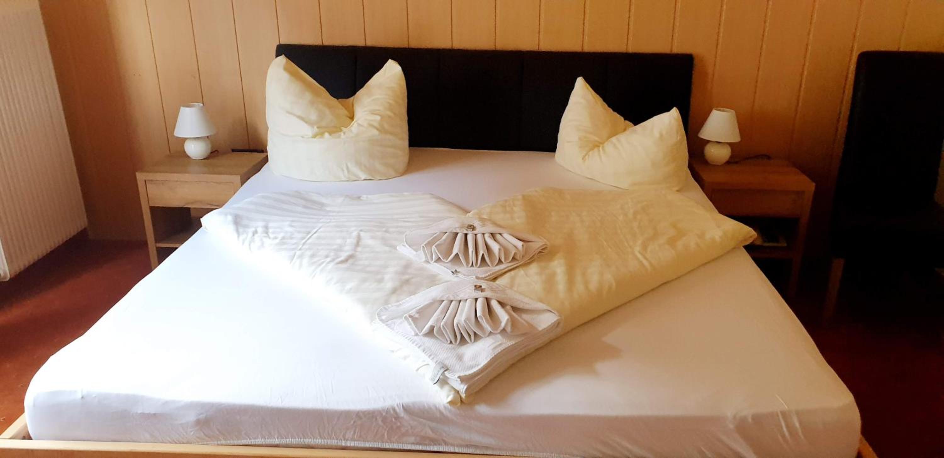 Double Room with Balcony - Photo 3