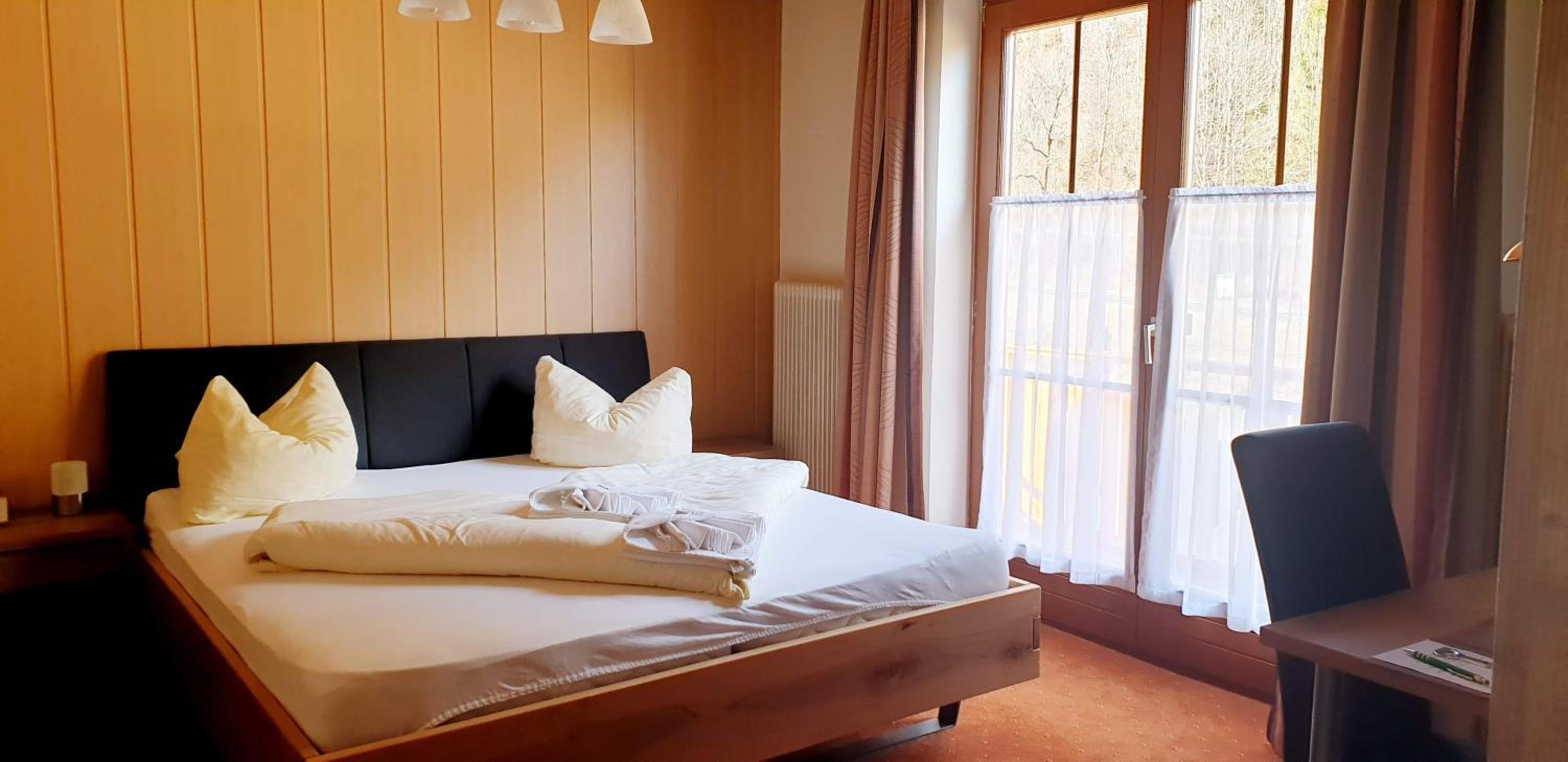 Double Room with Balcony - Photo 2
