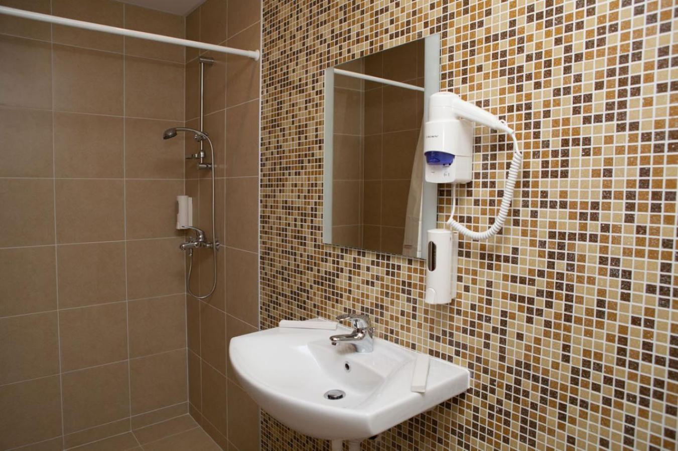 Double Room - Photo 4