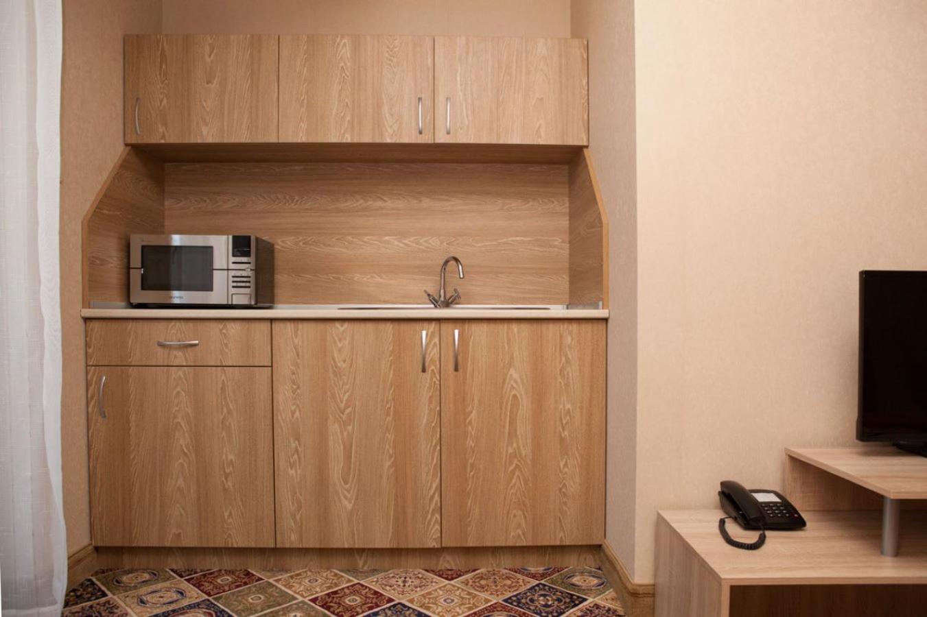 Apartment with Balcony - Photo 5