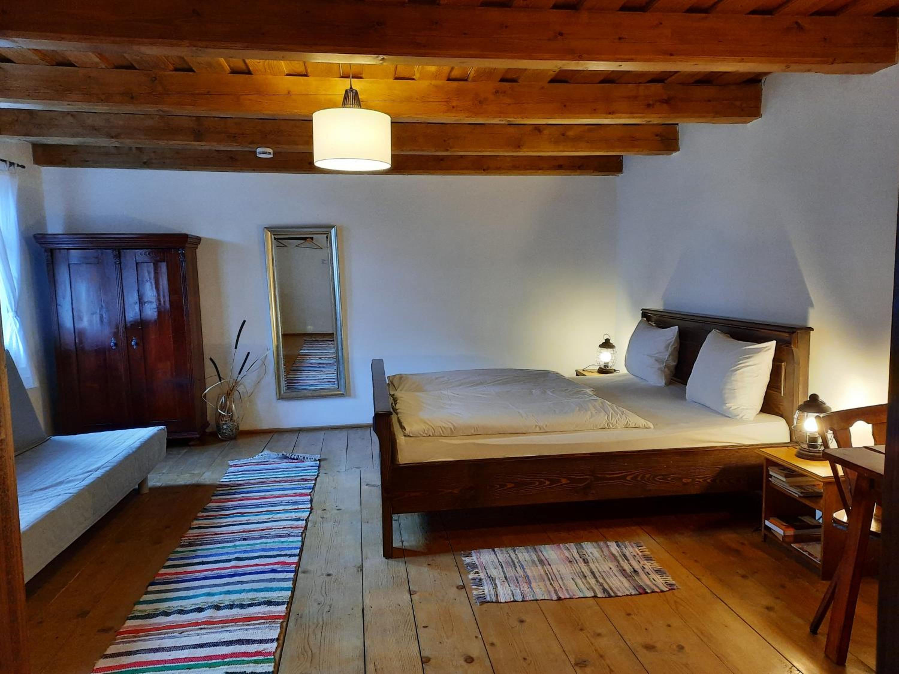 Studio Apartment - Photo 1