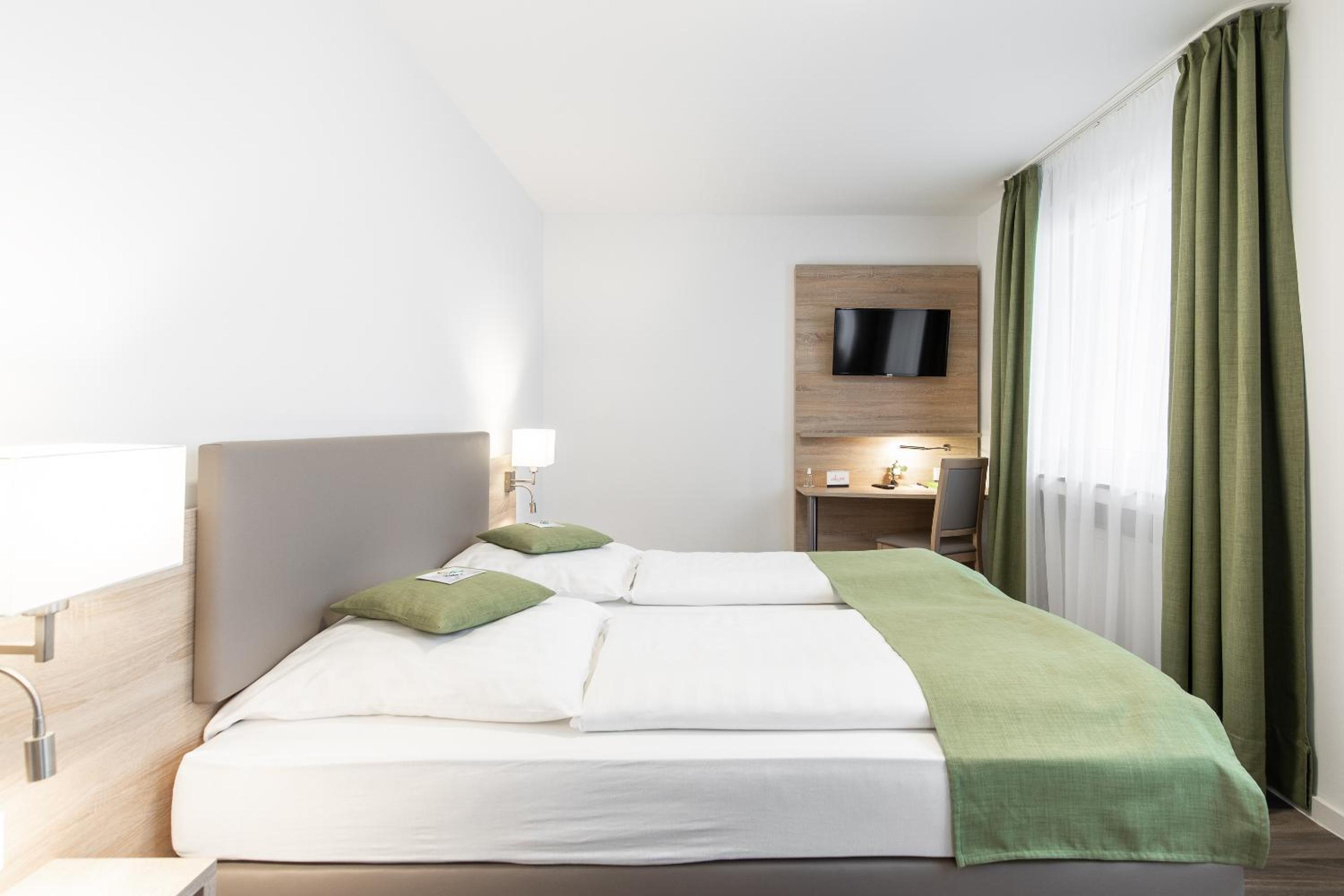 Deluxe Double or Twin Room - Photo 6
