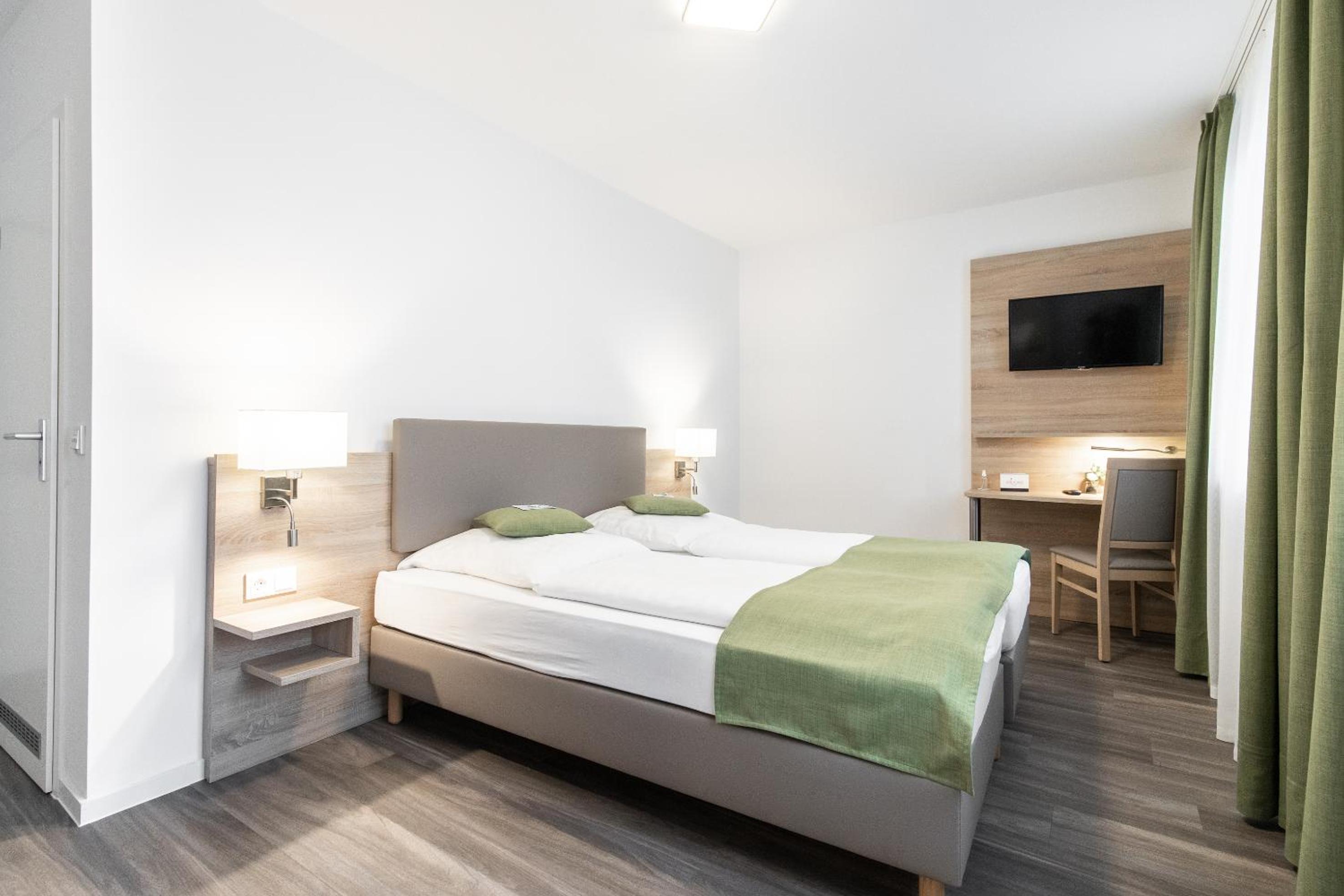 Deluxe Double or Twin Room - Photo 3
