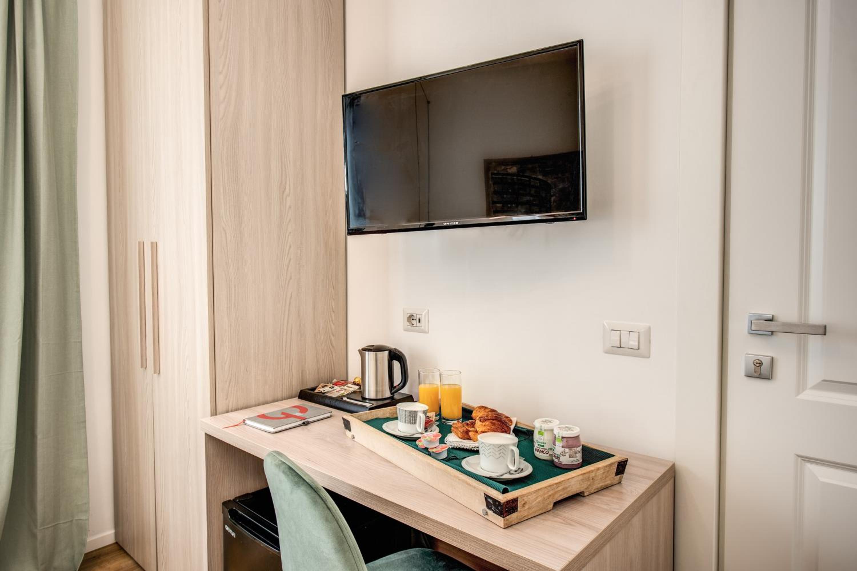 Double Room with Private Bathroom photo 2