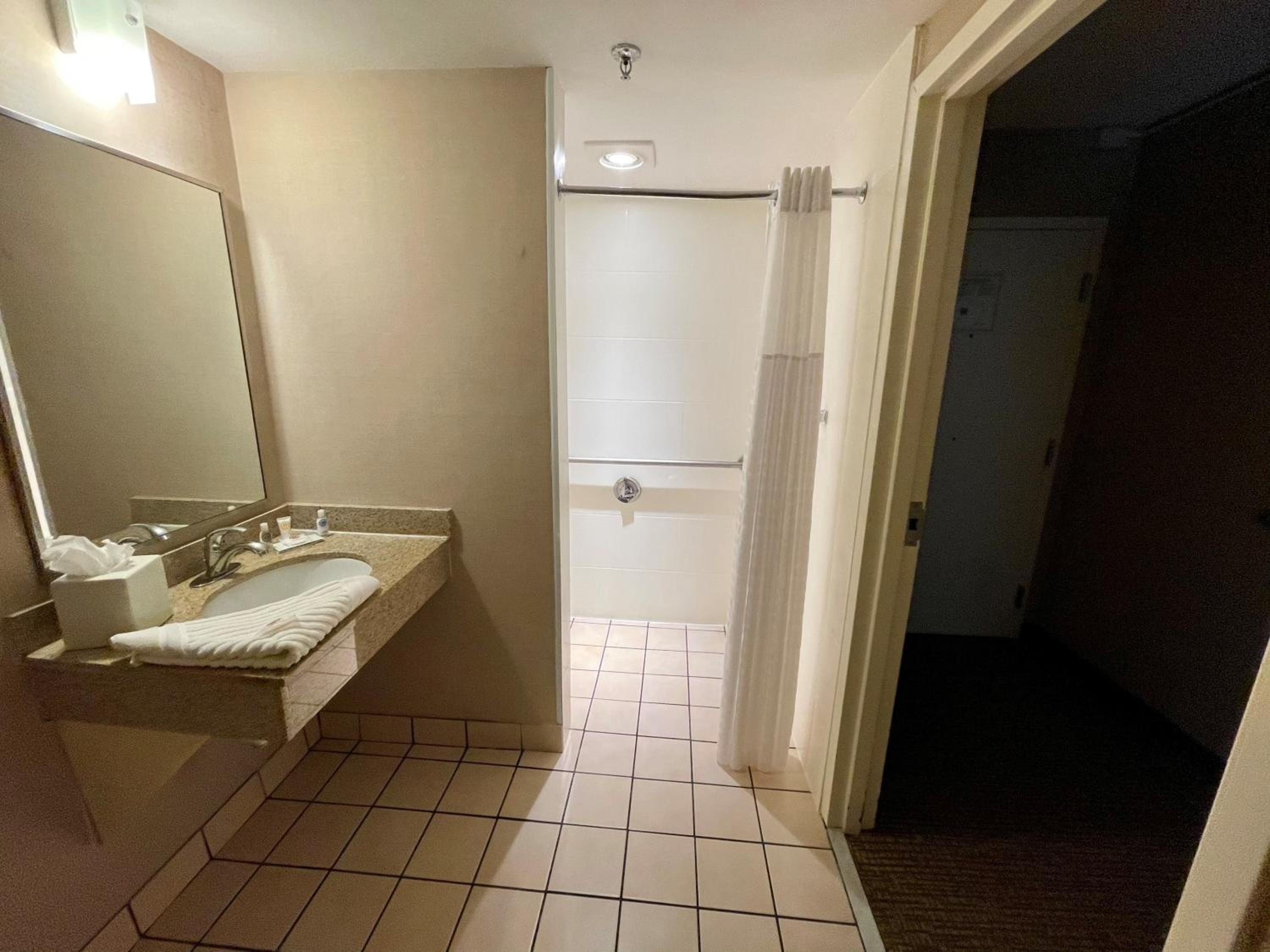 King Room - Accessible/Non-Smoking photo 2