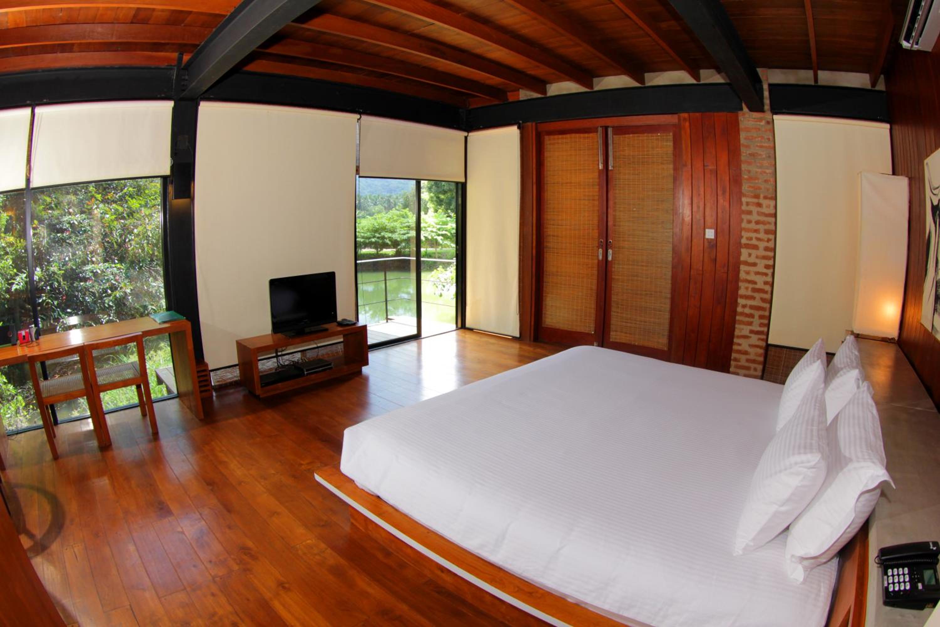 Bakmee Family Bungalow with Plunge Pool (10% off on food)