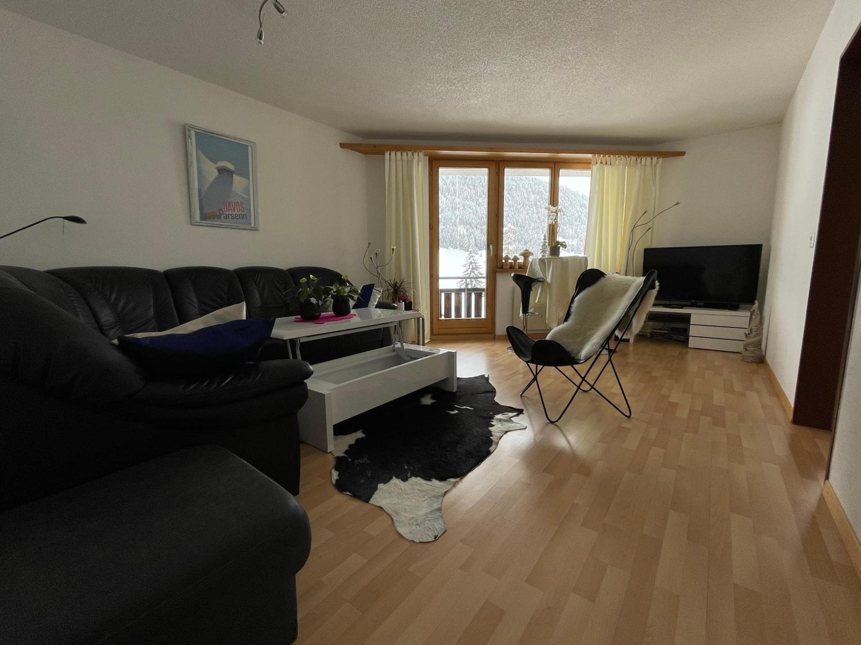 Three-Bedroom Apartment with Balcony photo 1