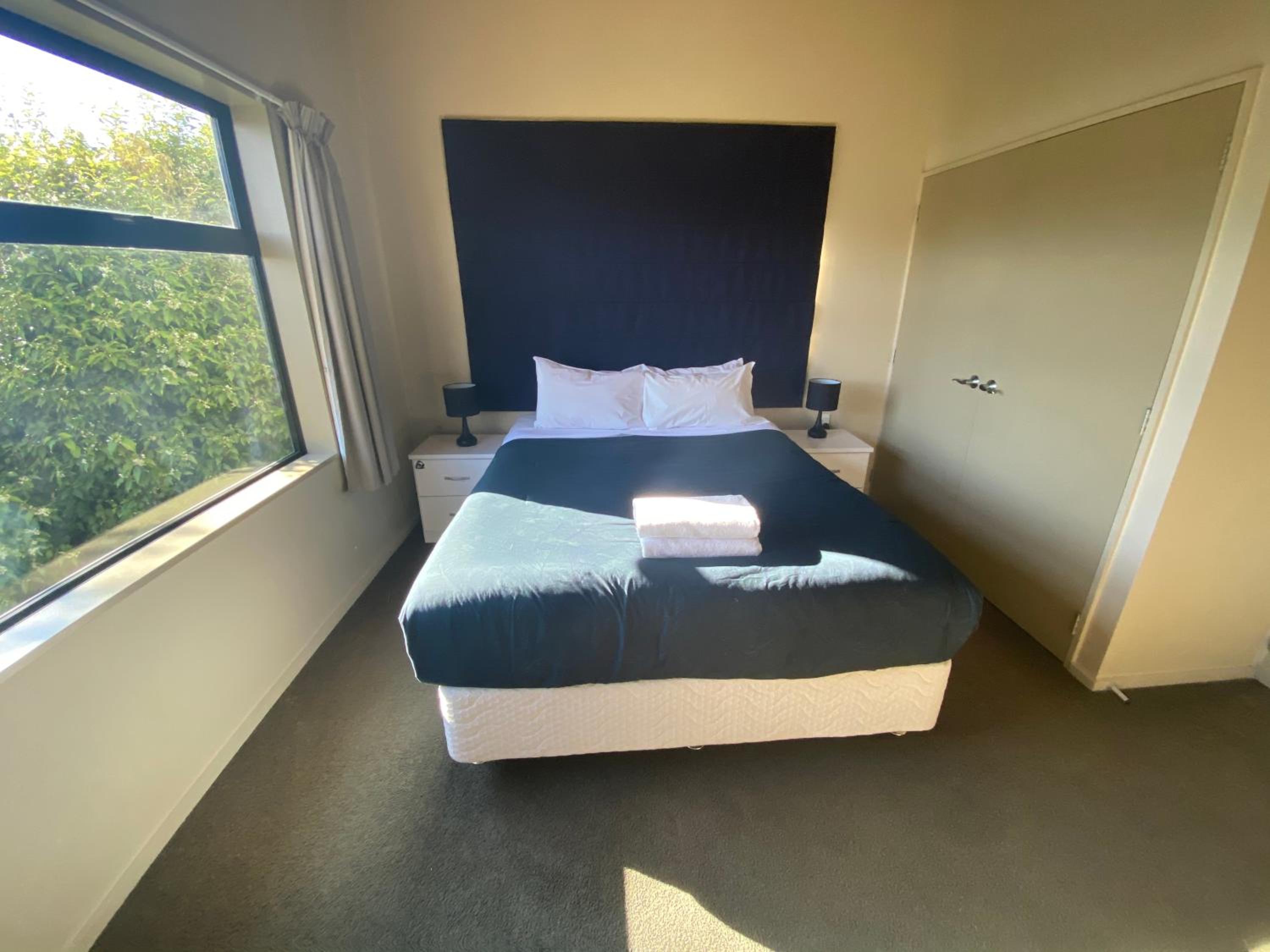 Five-Bedroom House photo 1