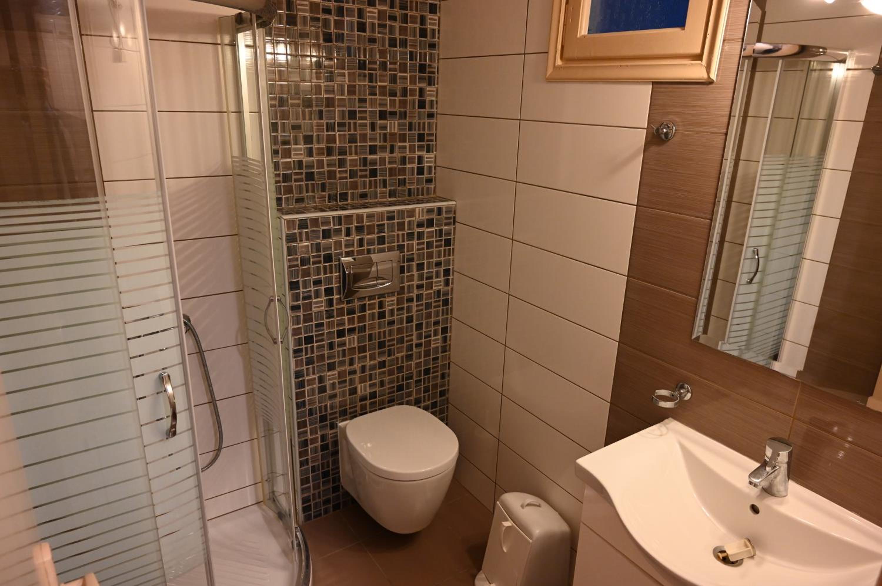 Double or Twin Room with Garden View - Photo 10