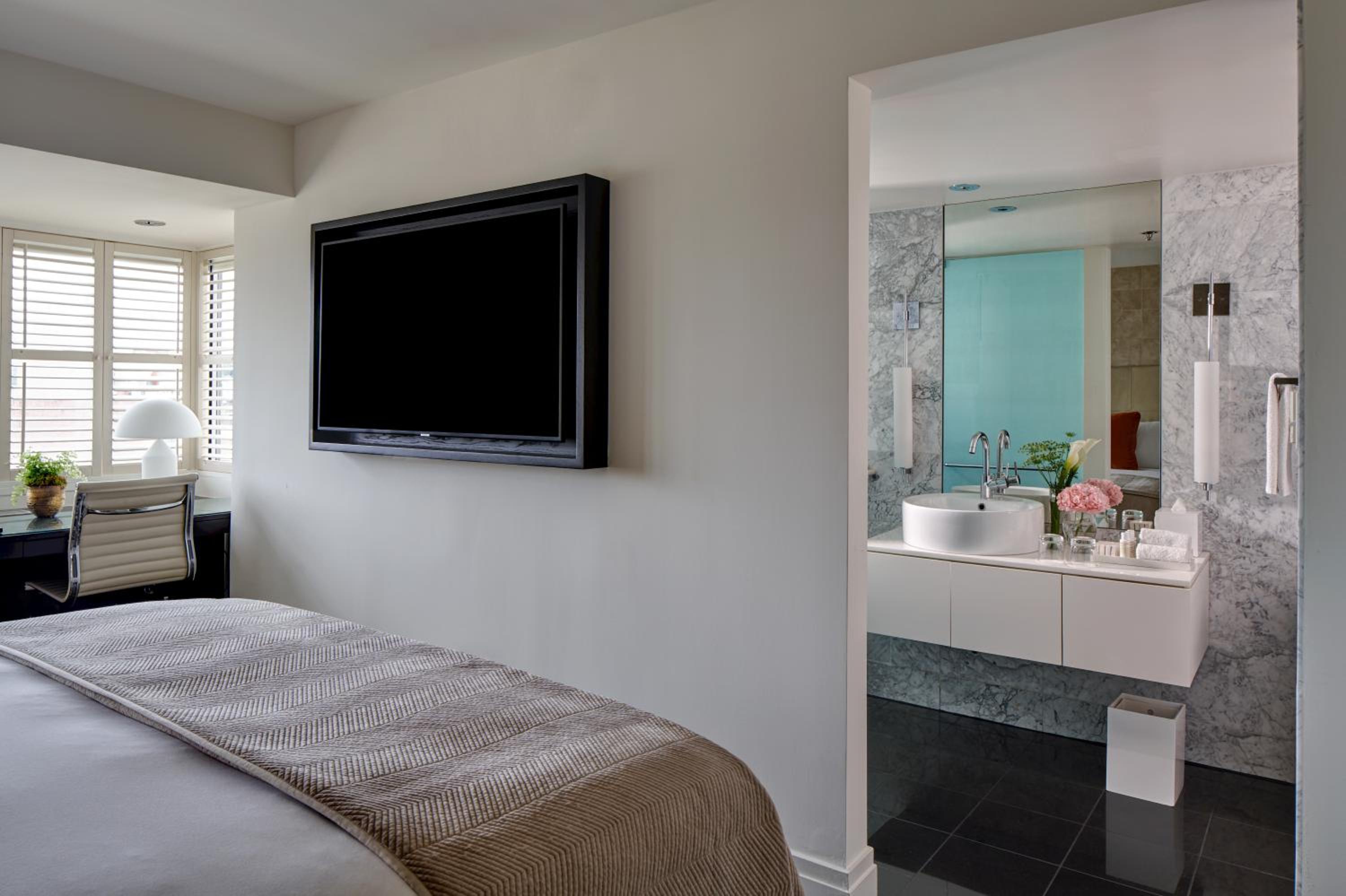 Deluxe King Room with One King Bed (Non Smoking)