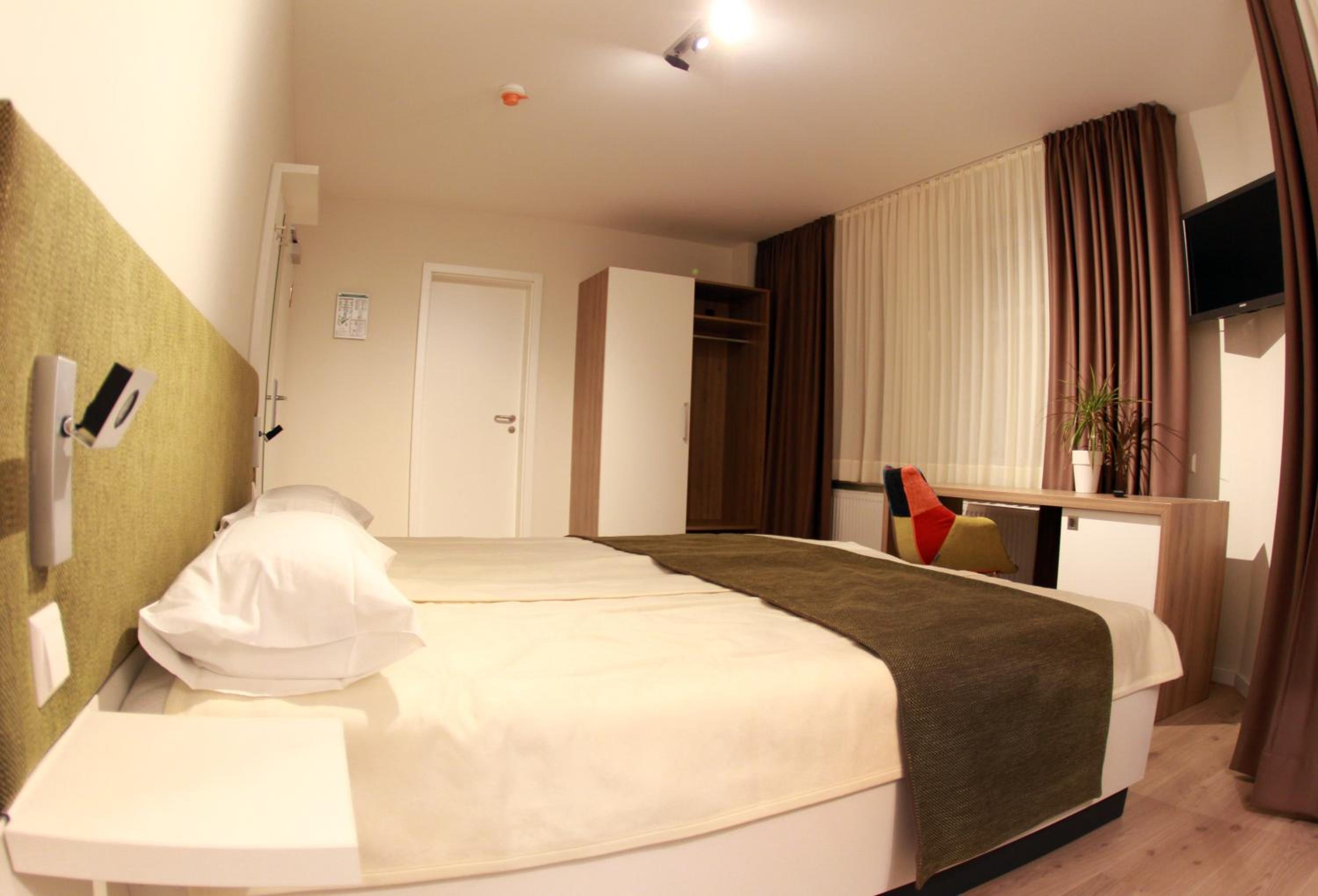 Double or Twin Room - Photo 2