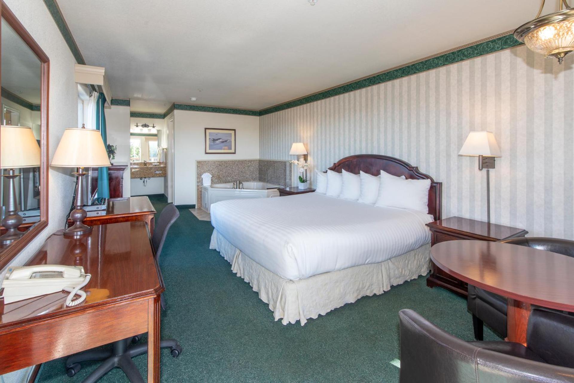 Suite with Spa Bath (No Pets)