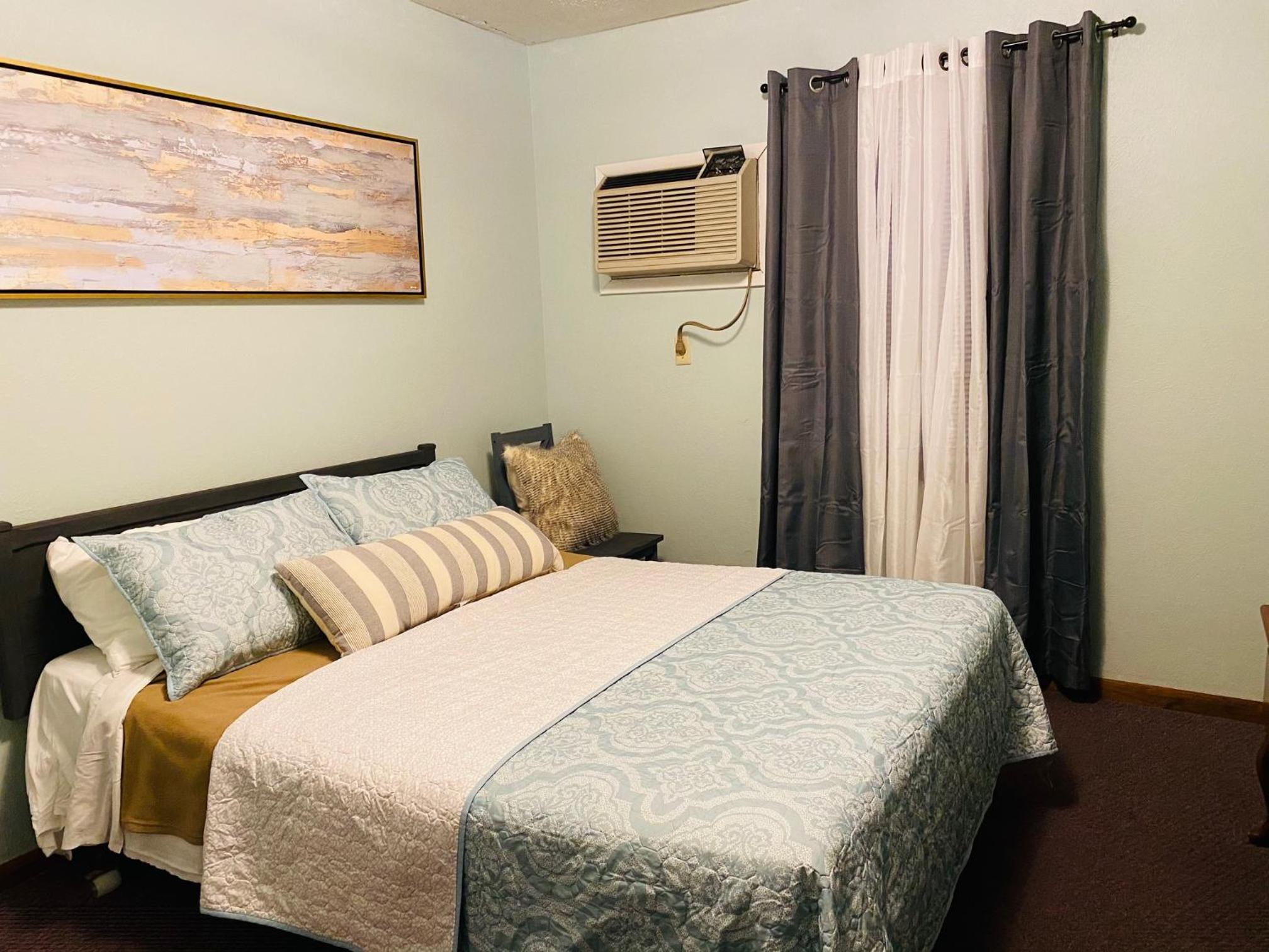 Deluxe Queen Room