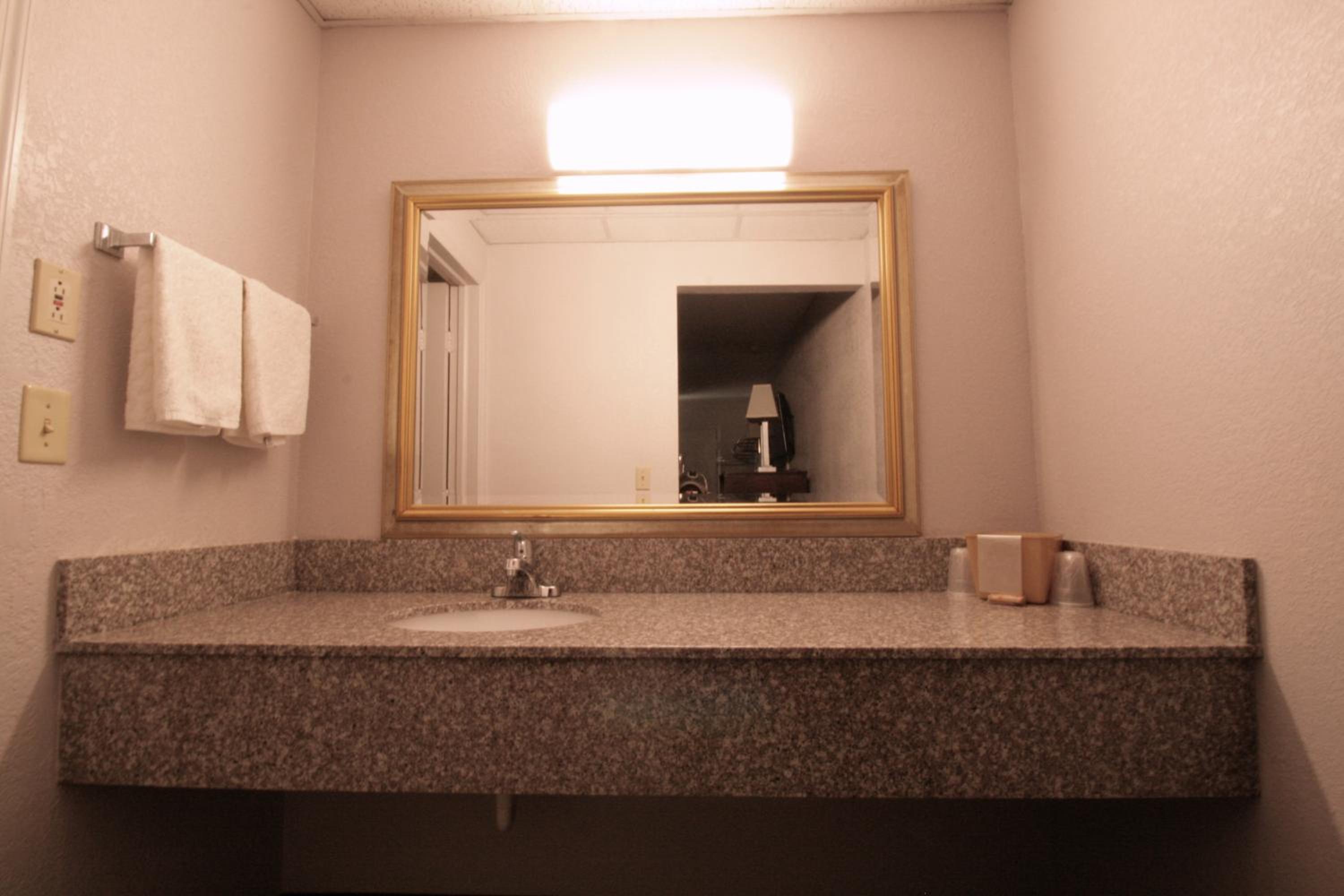Double Room - Non-Smoking  - Photo 2