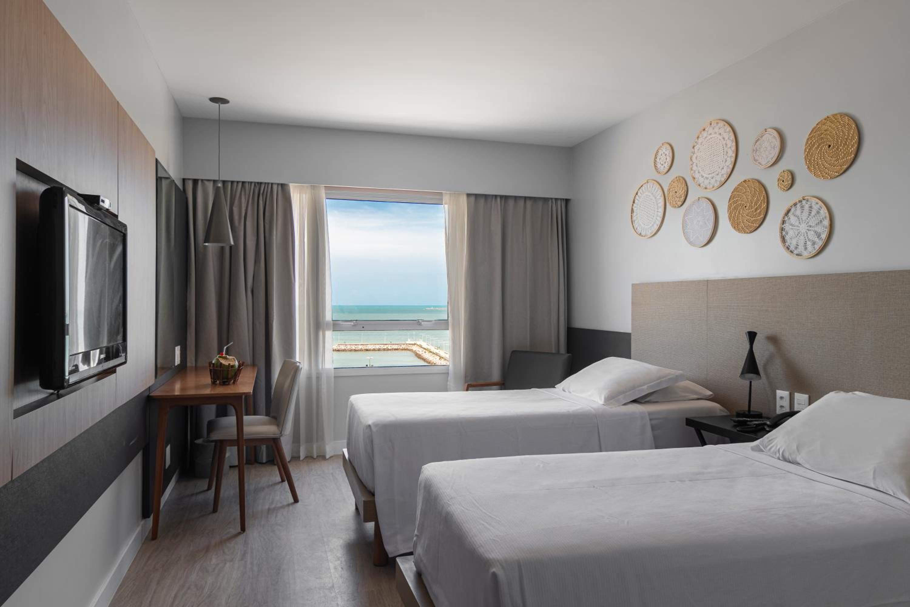 Superior Twin Room with Sea View - Photo 3