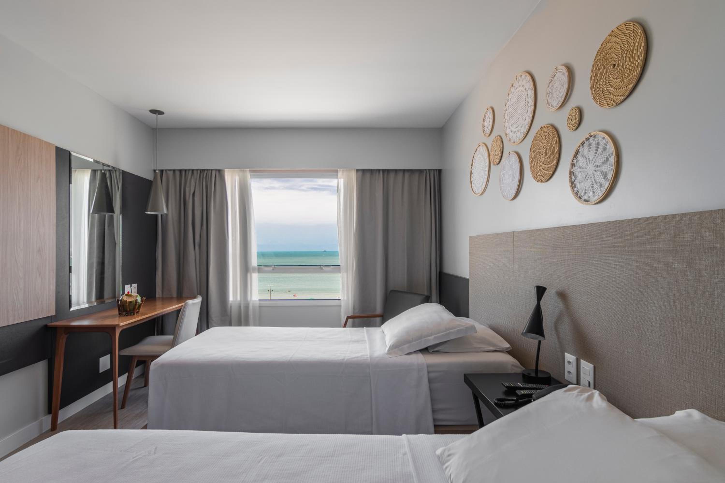 Superior Twin Room with Sea View - Photo 6