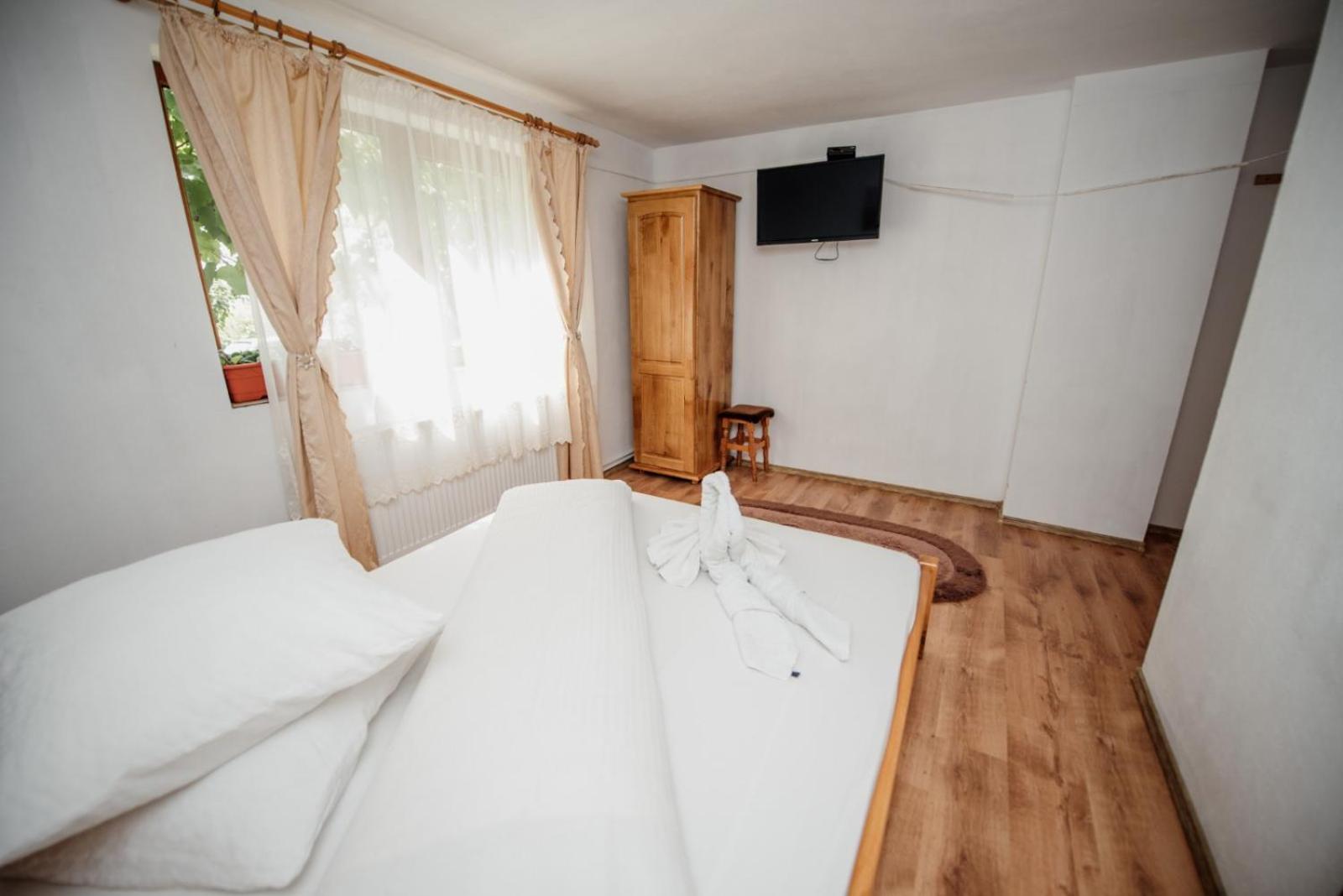 Double Room with Private Bathroom - Photo 1