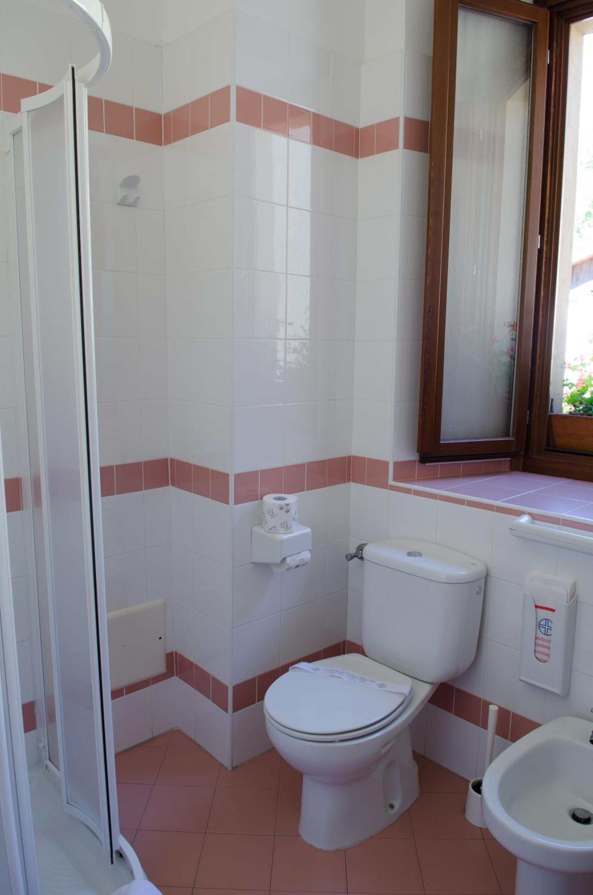 Triple Room - Photo 13
