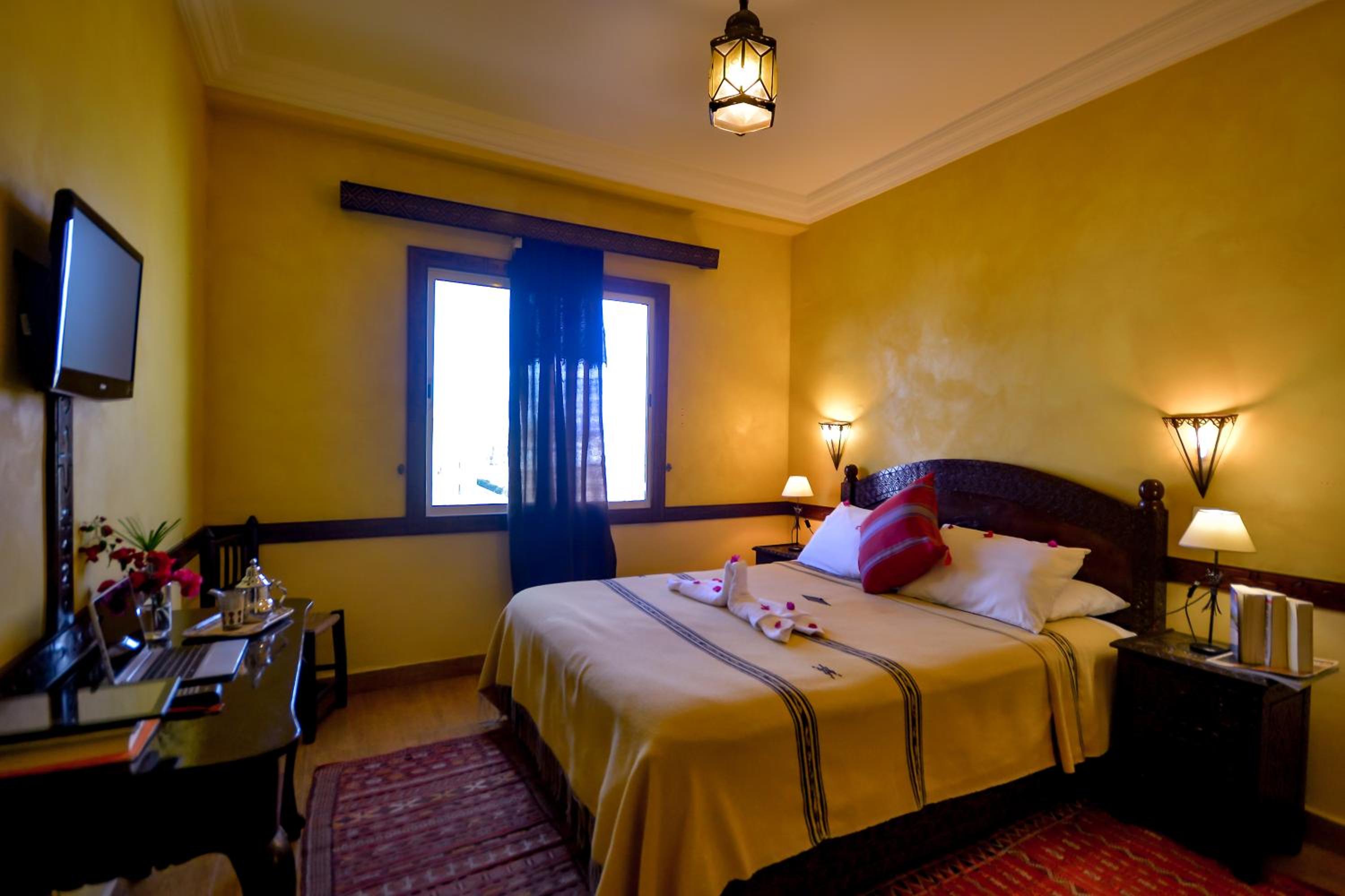 Standard Double Room - Photo 23