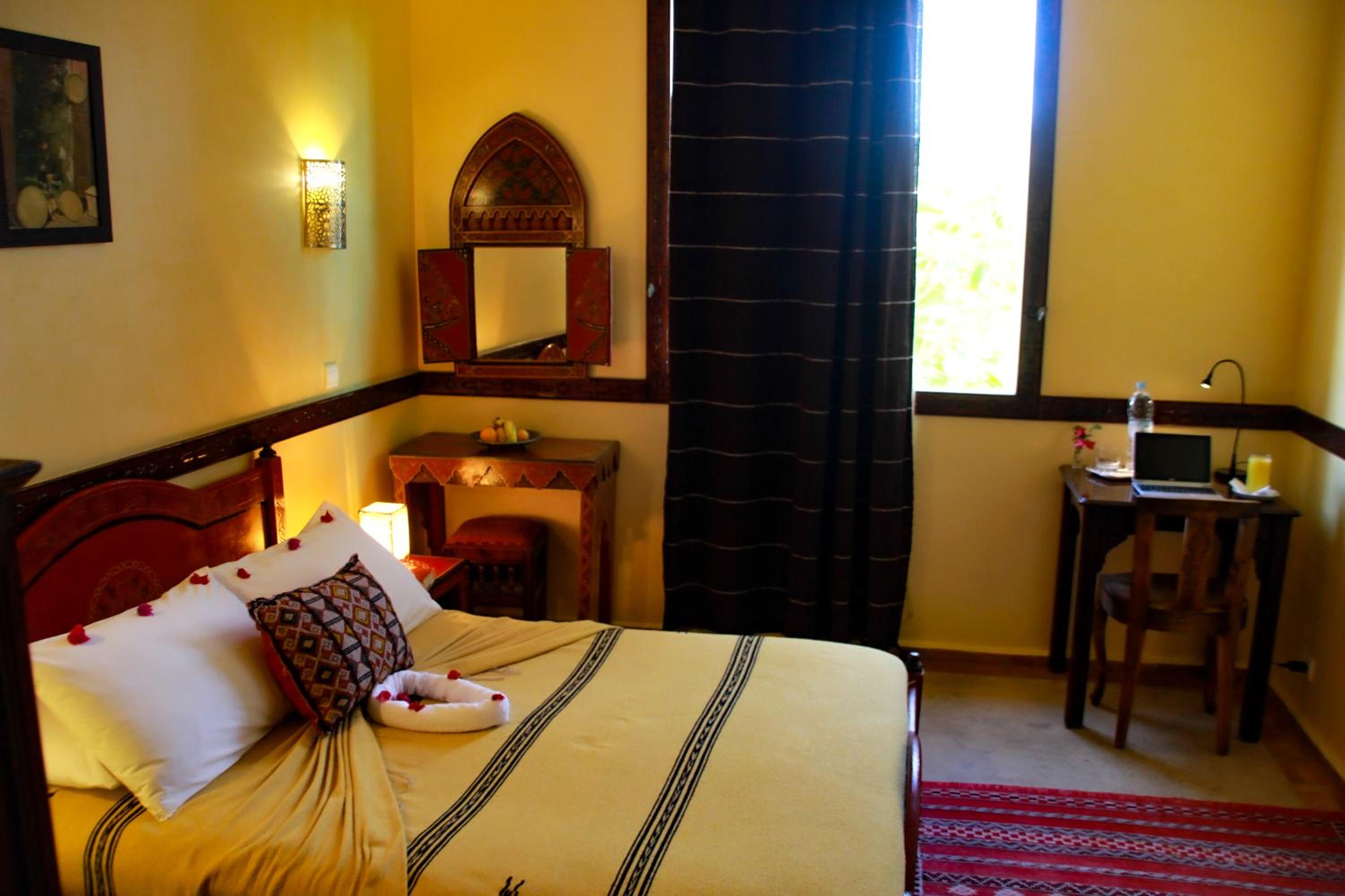 Standard Double Room - Photo 25