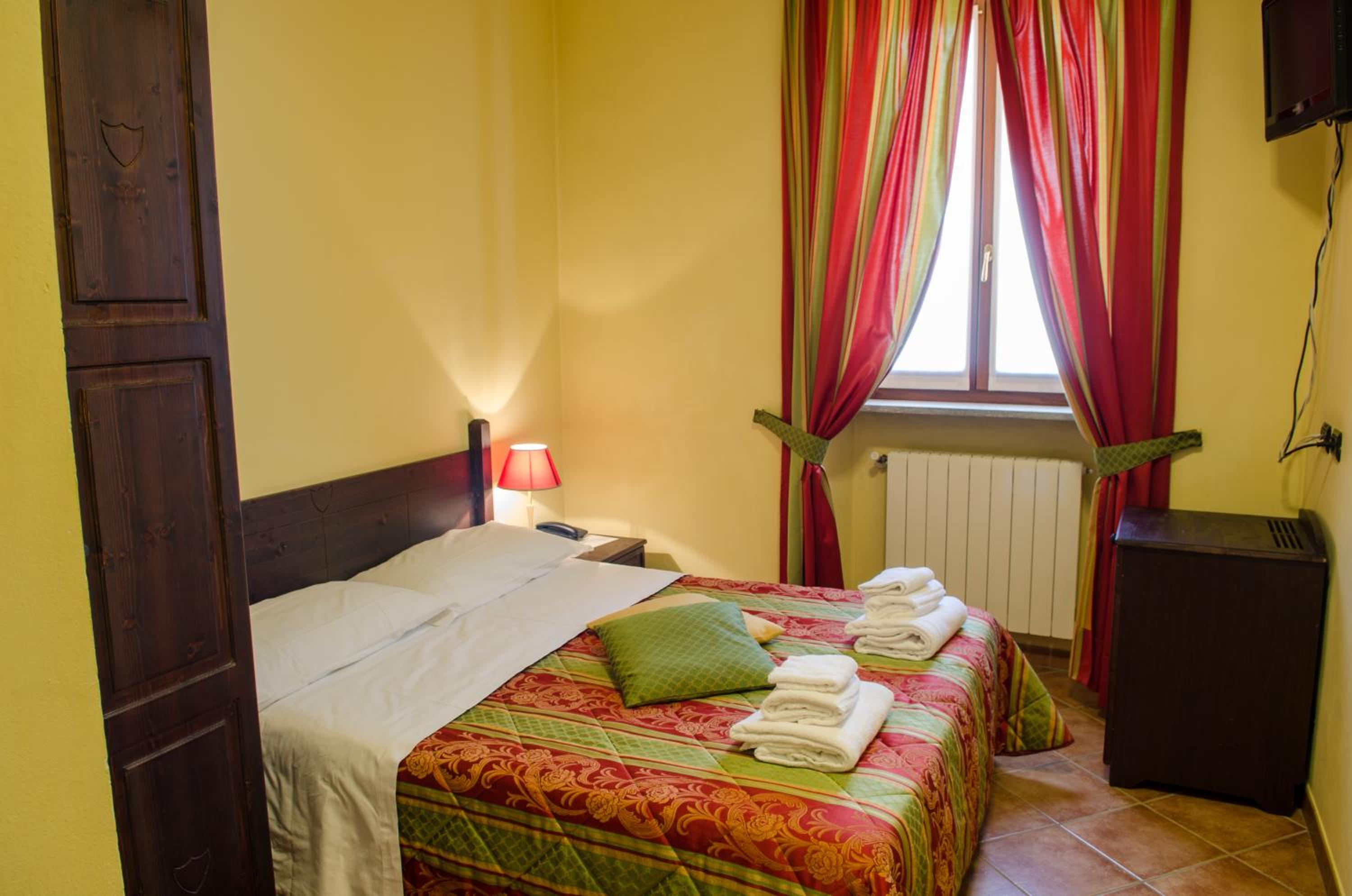 Double Room (Single use) - Photo 1