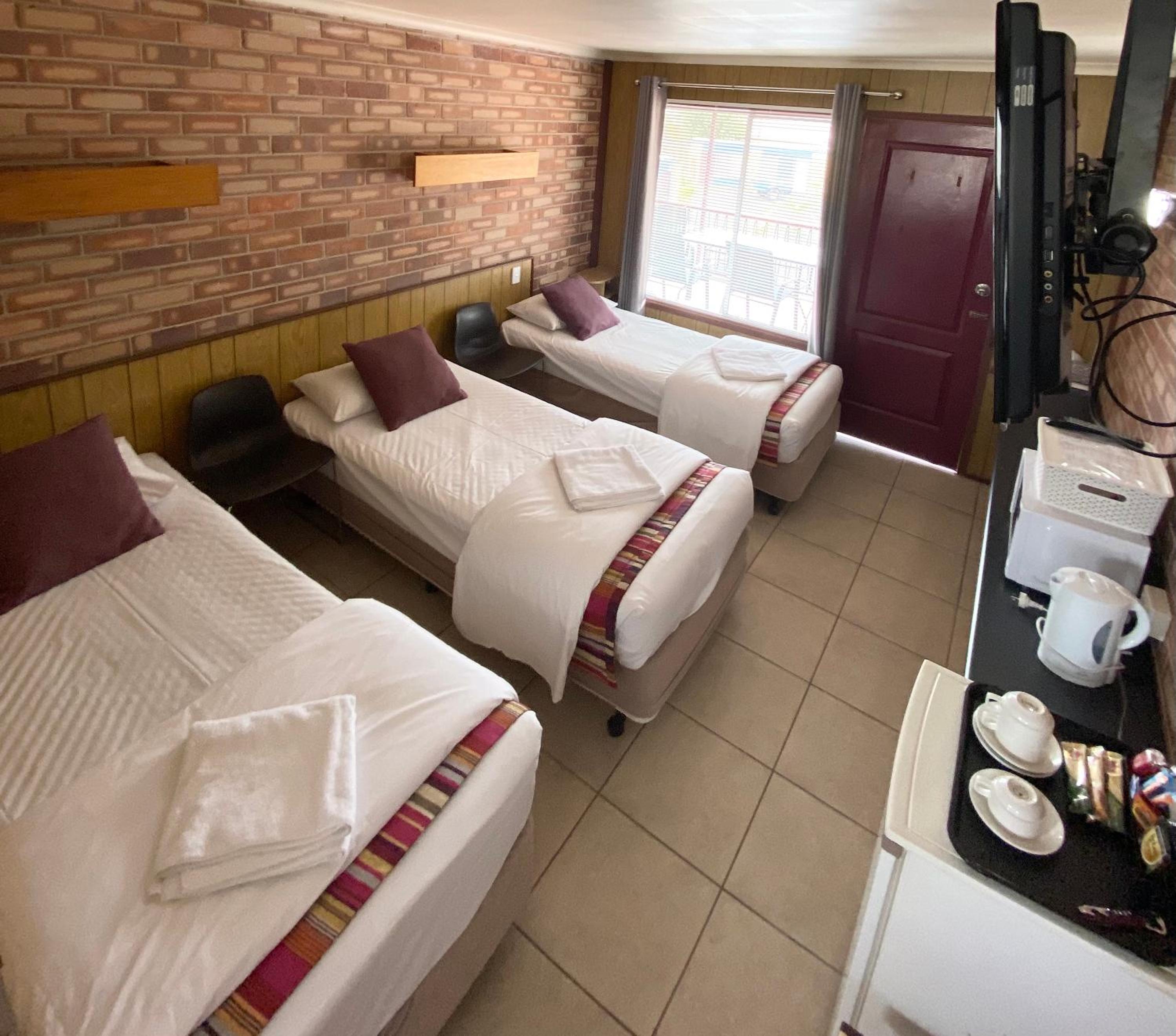 Twin Room - Photo 2