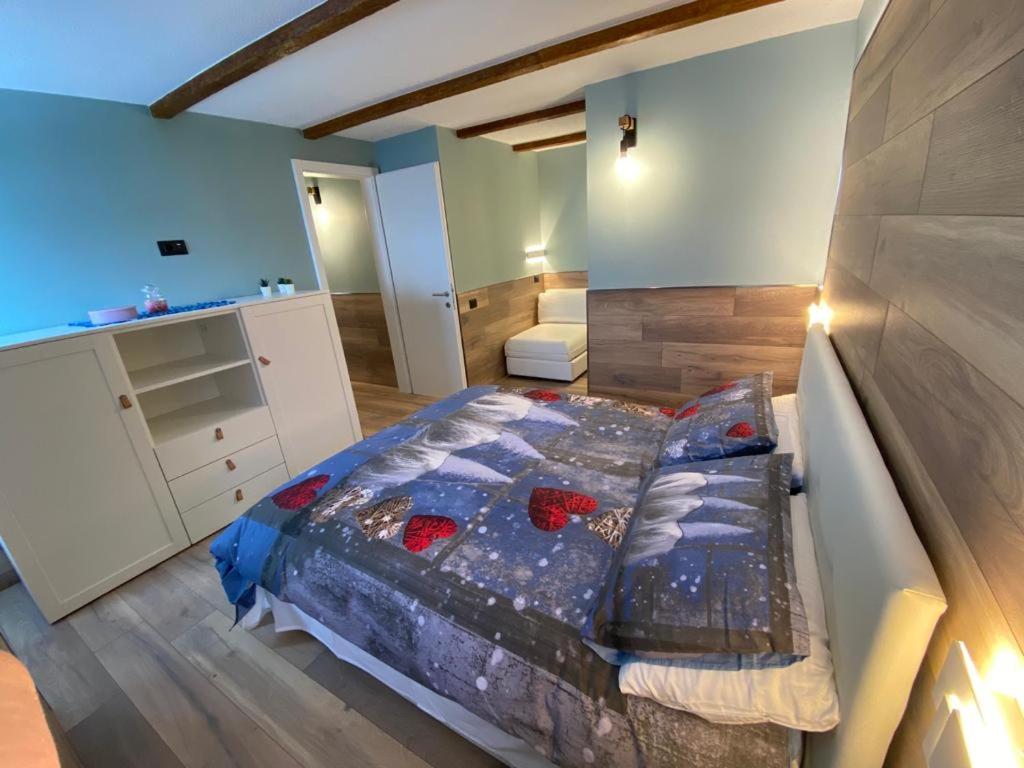 One-Bedroom Apartment - Photo 17