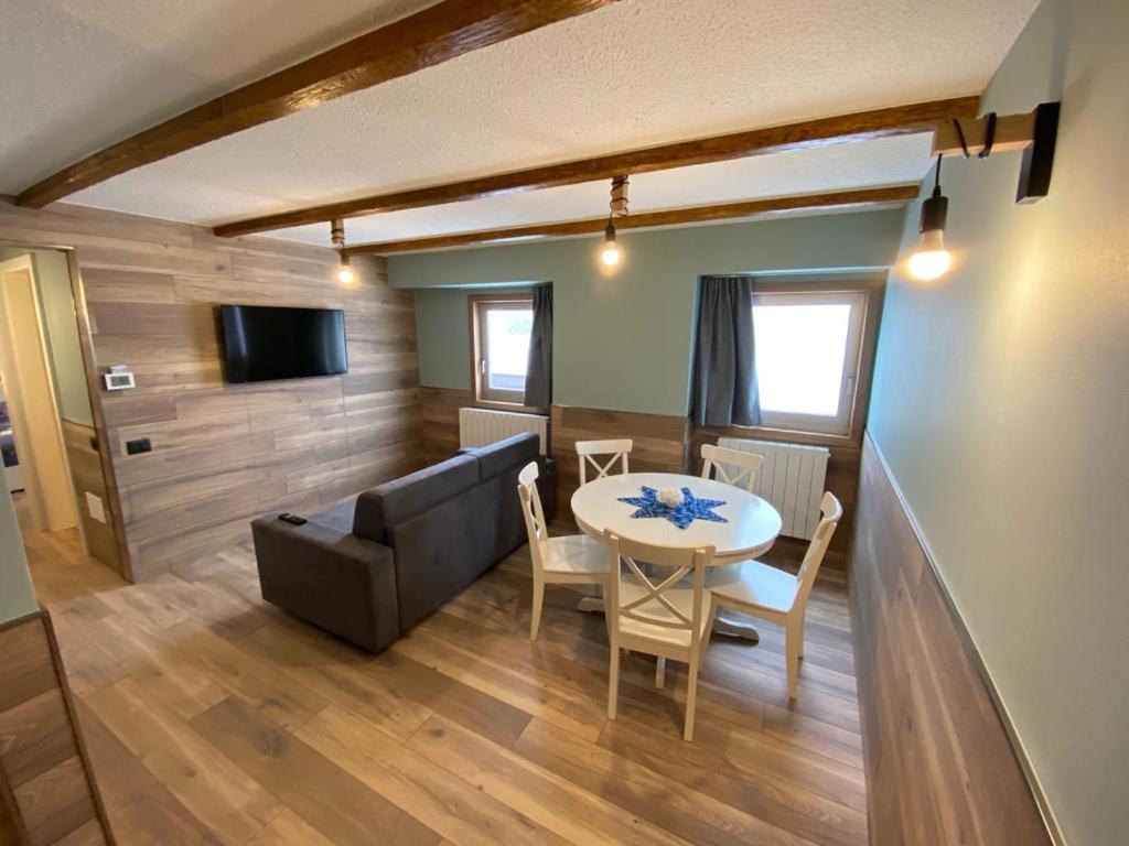 One-Bedroom Apartment - Photo 1