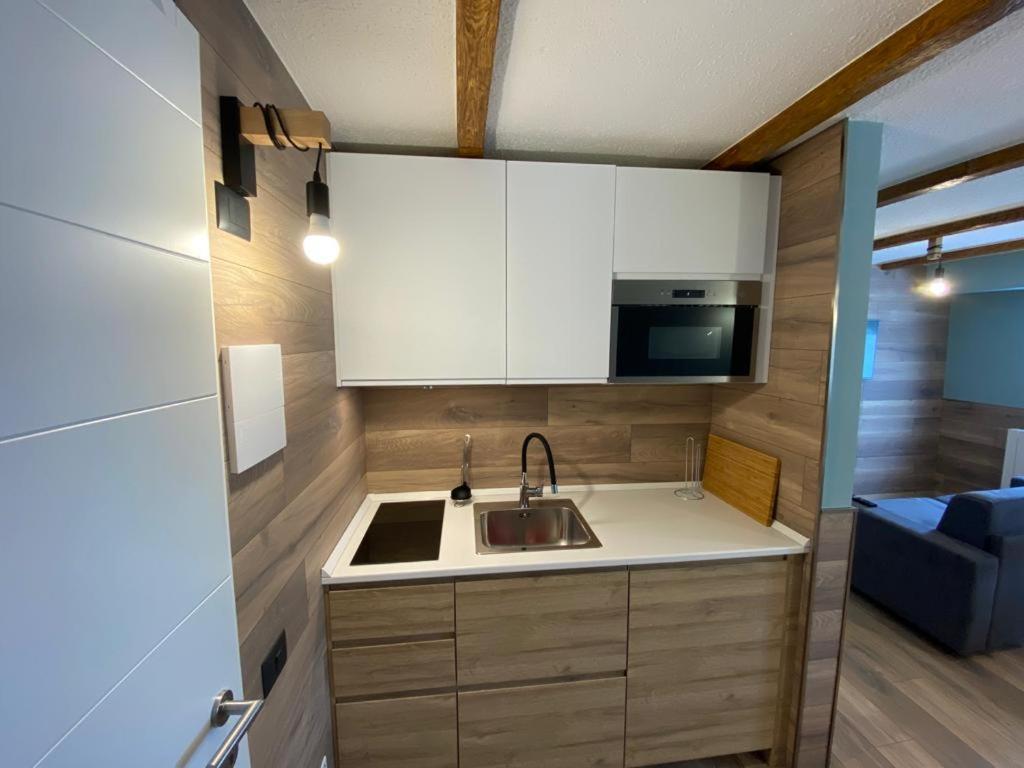 One-Bedroom Apartment - Photo 8